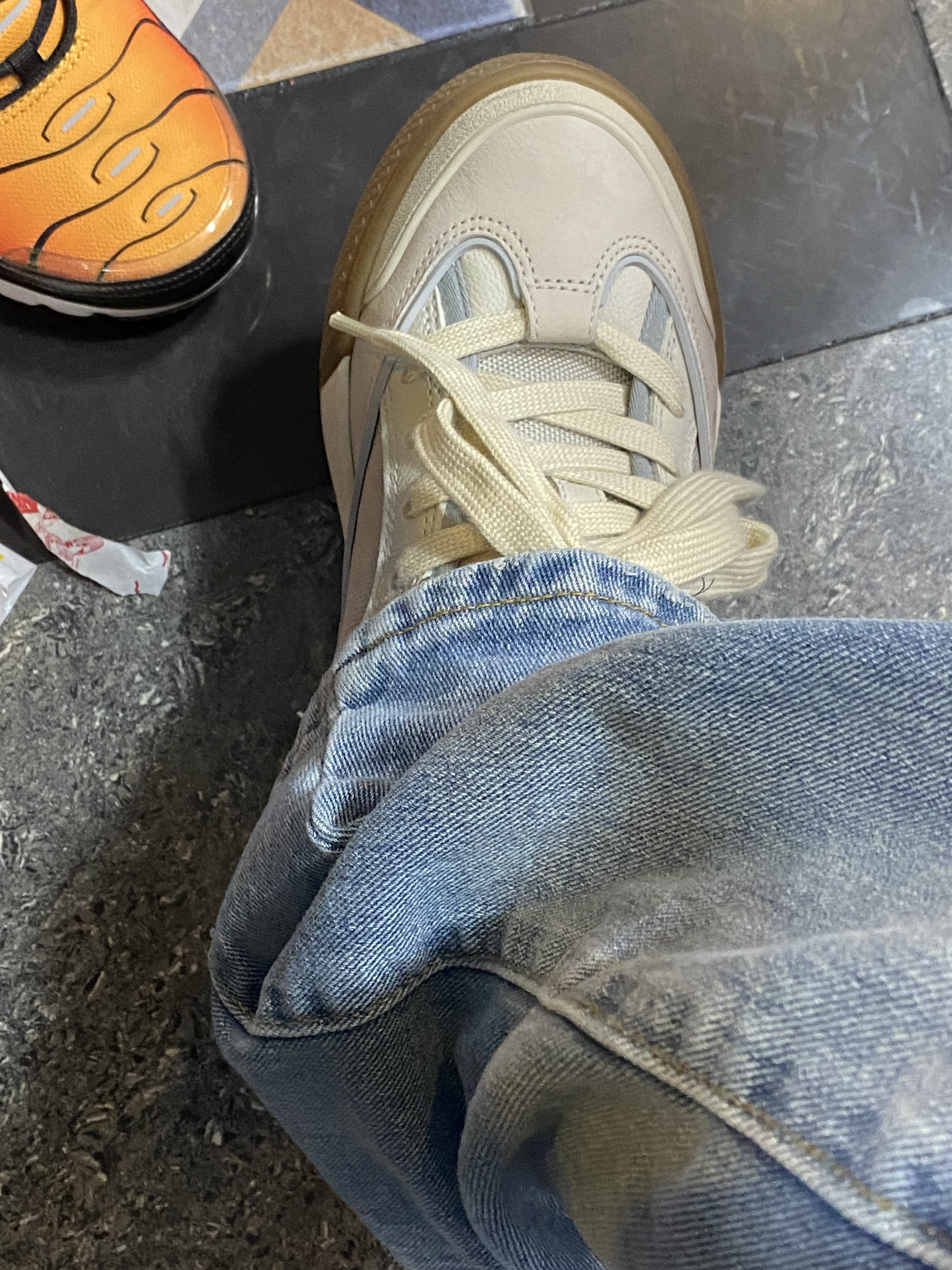 Dior x Cactus Jack B713 Sneakers Cream 착용 스타일