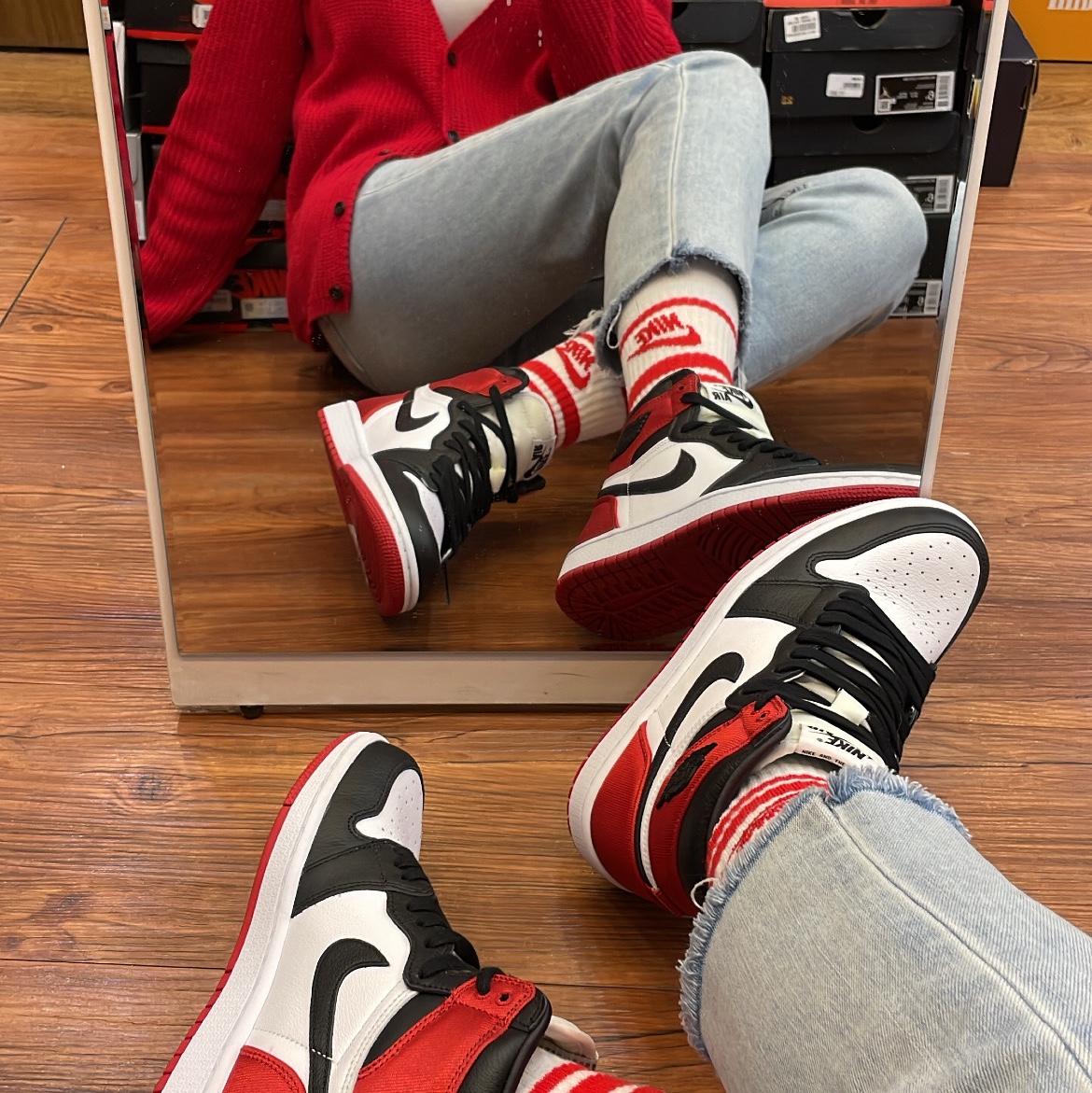 (W) Jordan 1 Retro High Satin Black Toe 착용 스타일 - 2