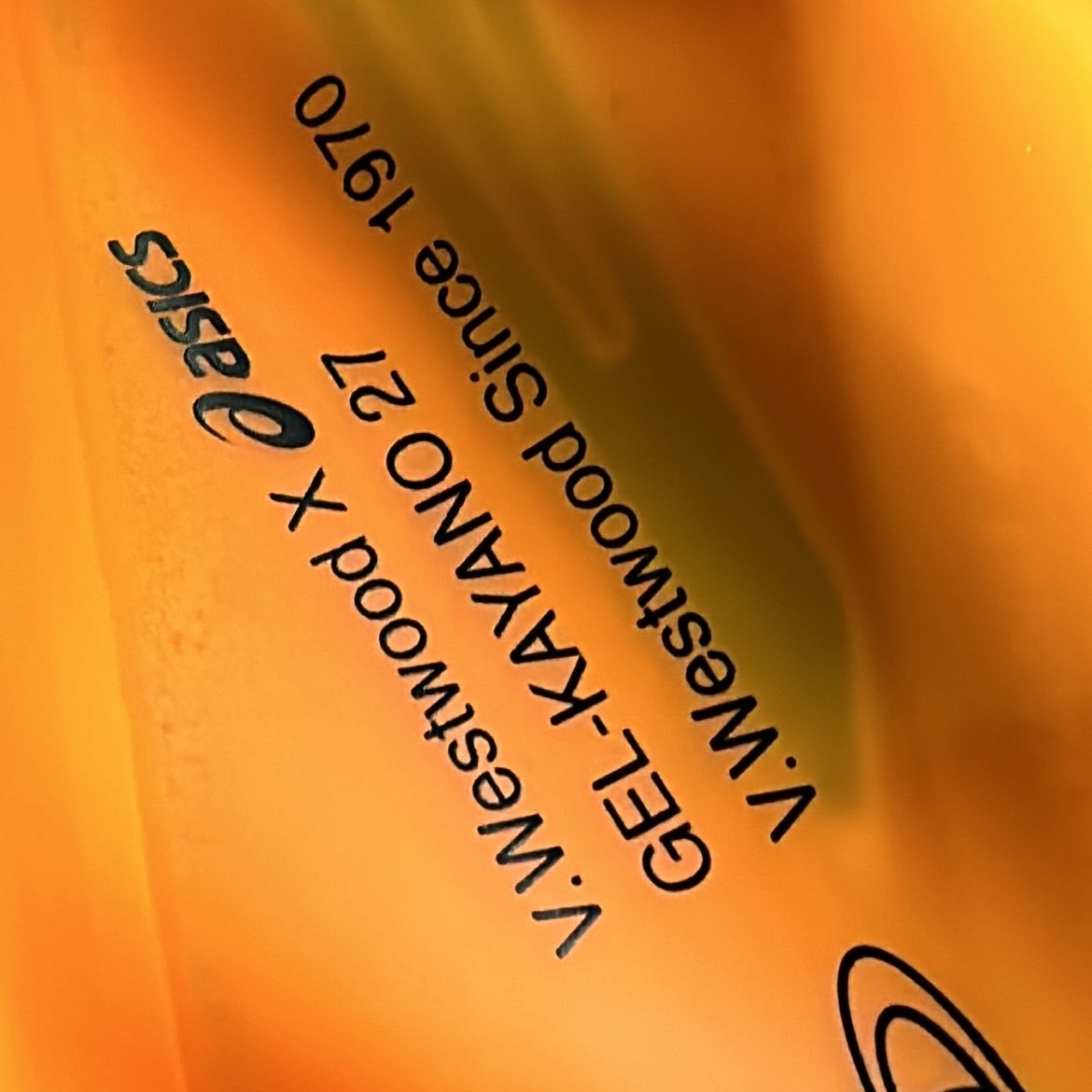 Asics x Vivienne Westwood Gel-Kayano 27 LTX Citrus 착용 스타일 - 2