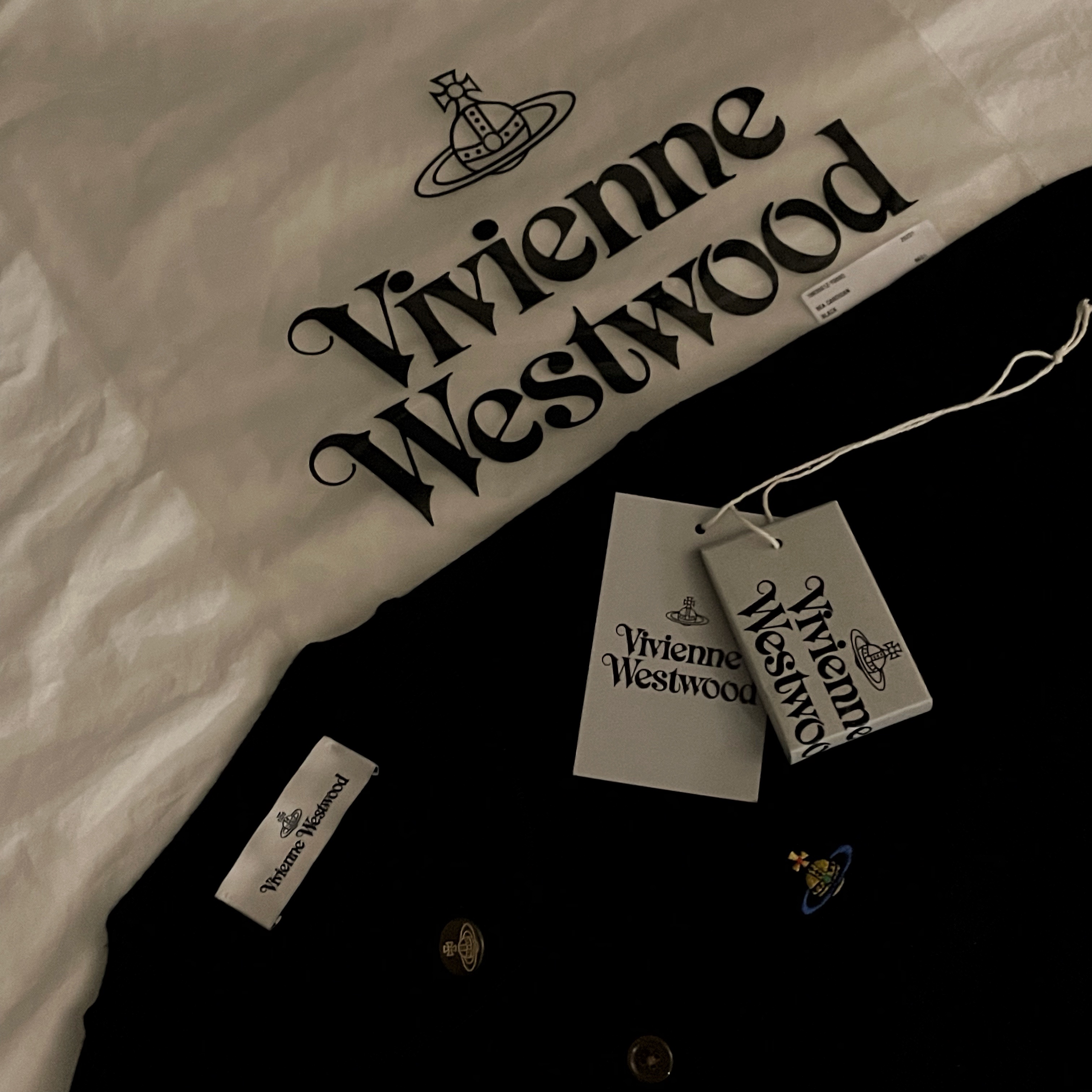 (W) Vivienne Westwood Bea Cardigan Black 착용 스타일