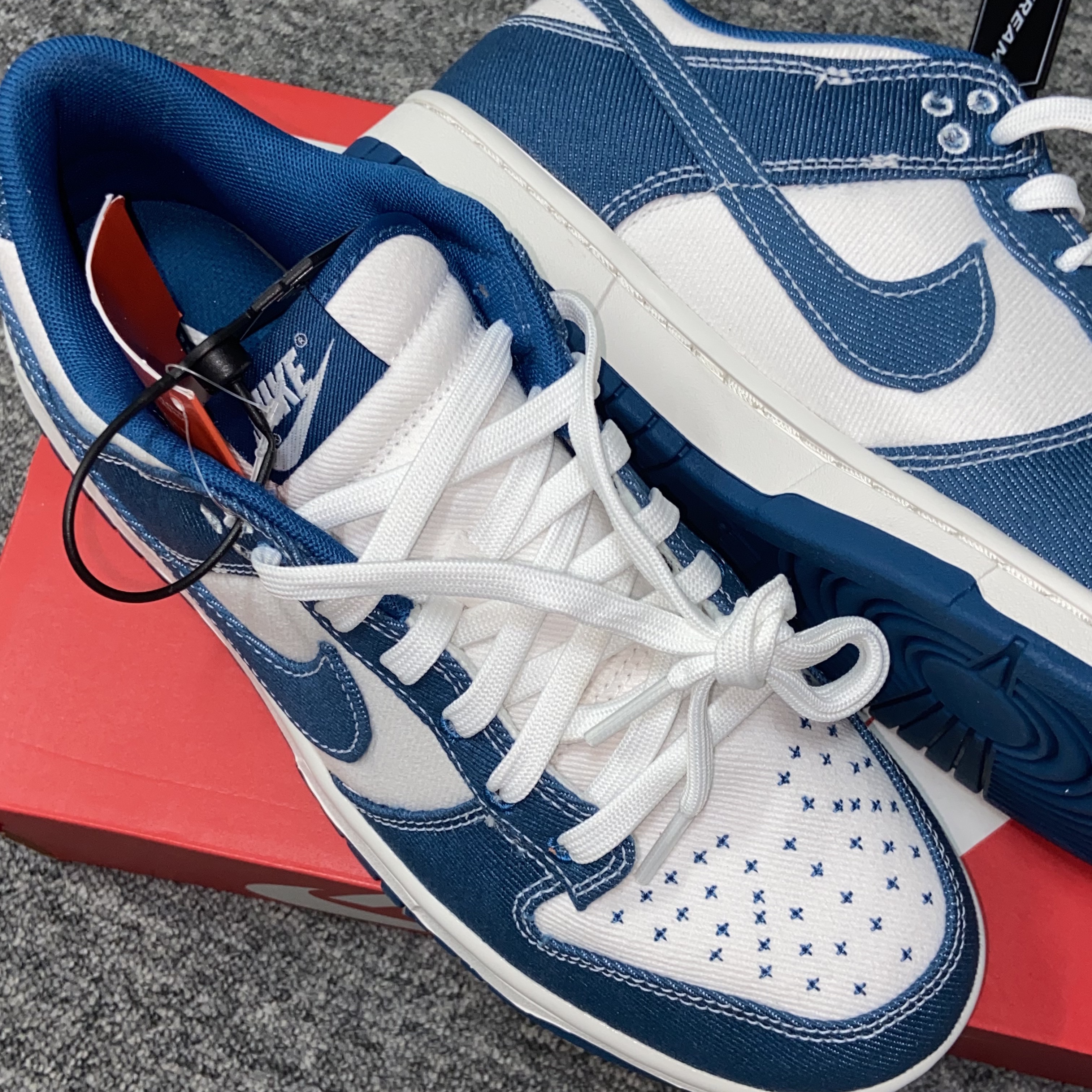 Nike Dunk Low Retro SE Industrial Blue 착용 스타일