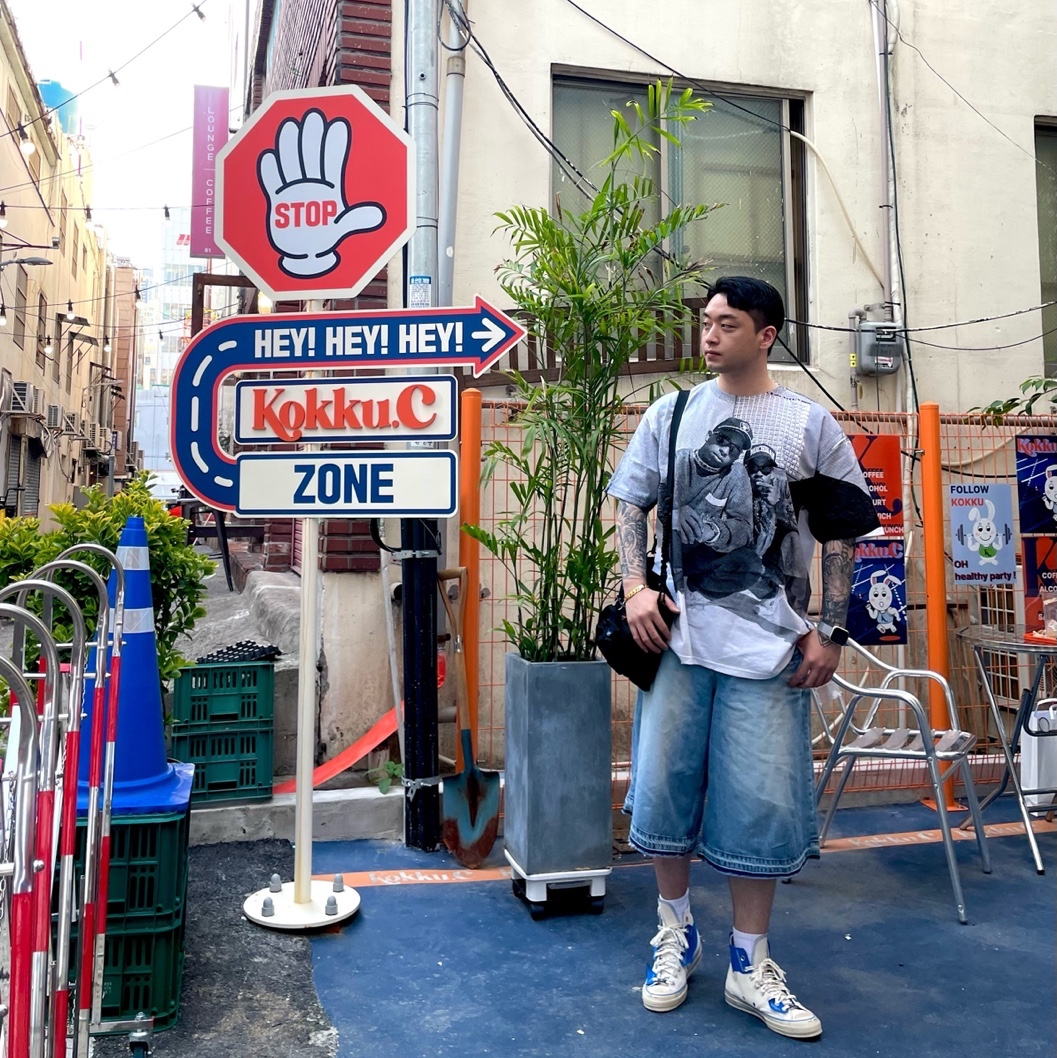 Converse x Ader Error Chuck 70 High White, Stussy x Gang Starr T-Shirt White 착용 스타일 - 1