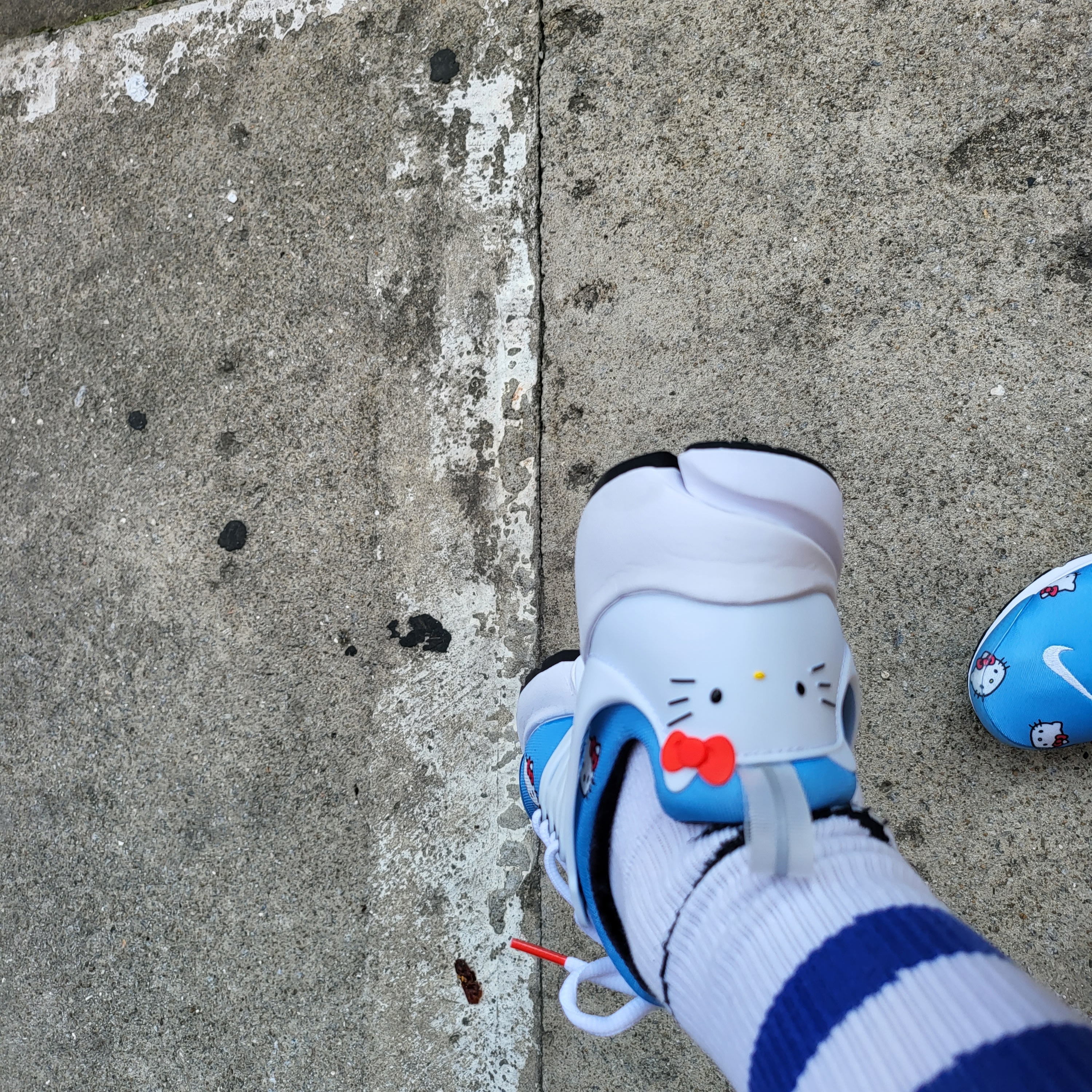Nike x Hello Kitty Air Presto University Blue 착용 스타일 - 1