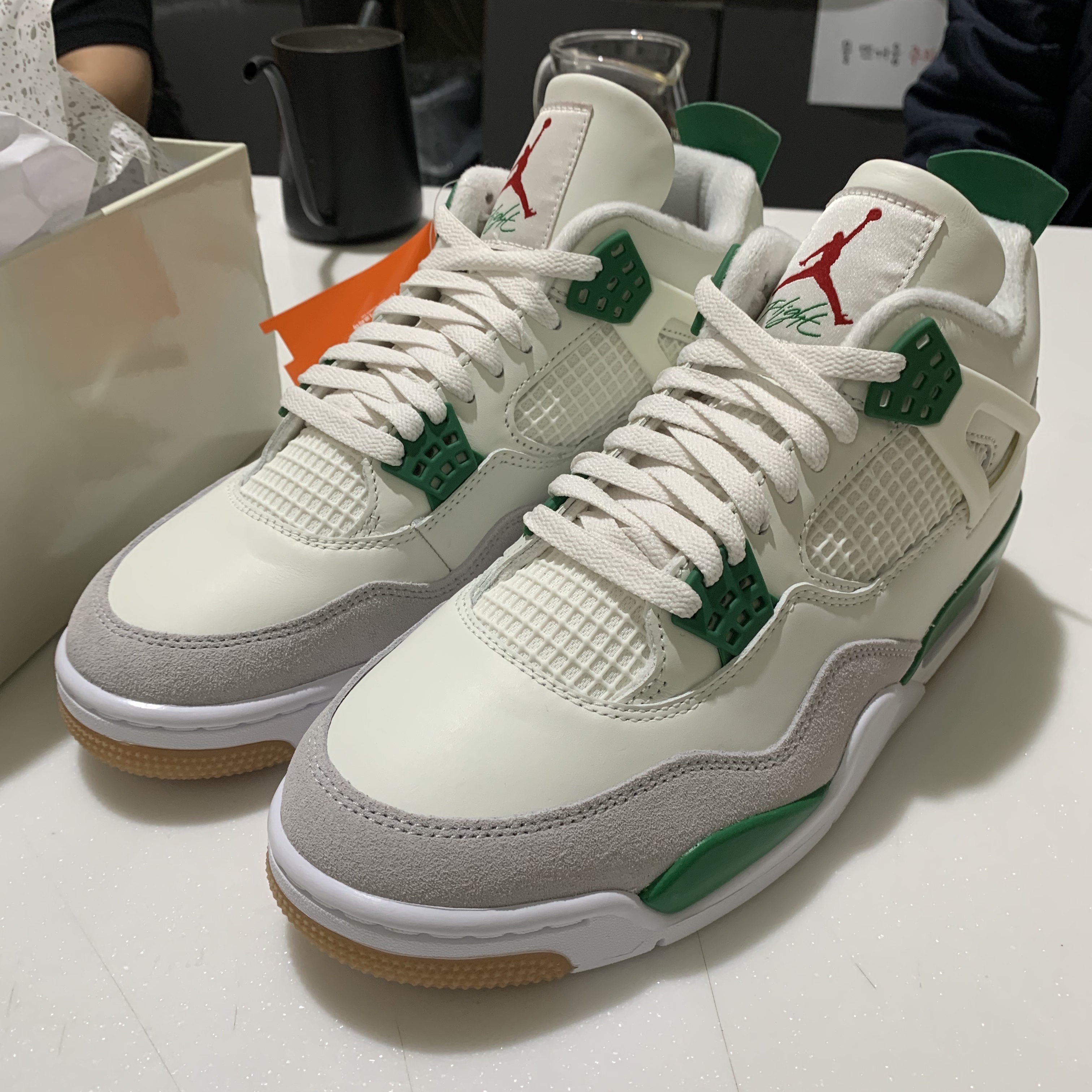 Jordan 4 x Nike SB Retro SP Pine Green 착용 스타일