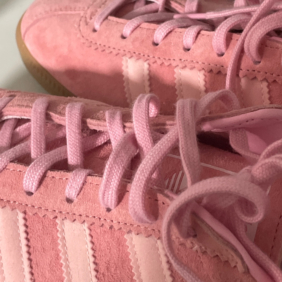 Adidas Bermuda Glow Pink 착용 스타일