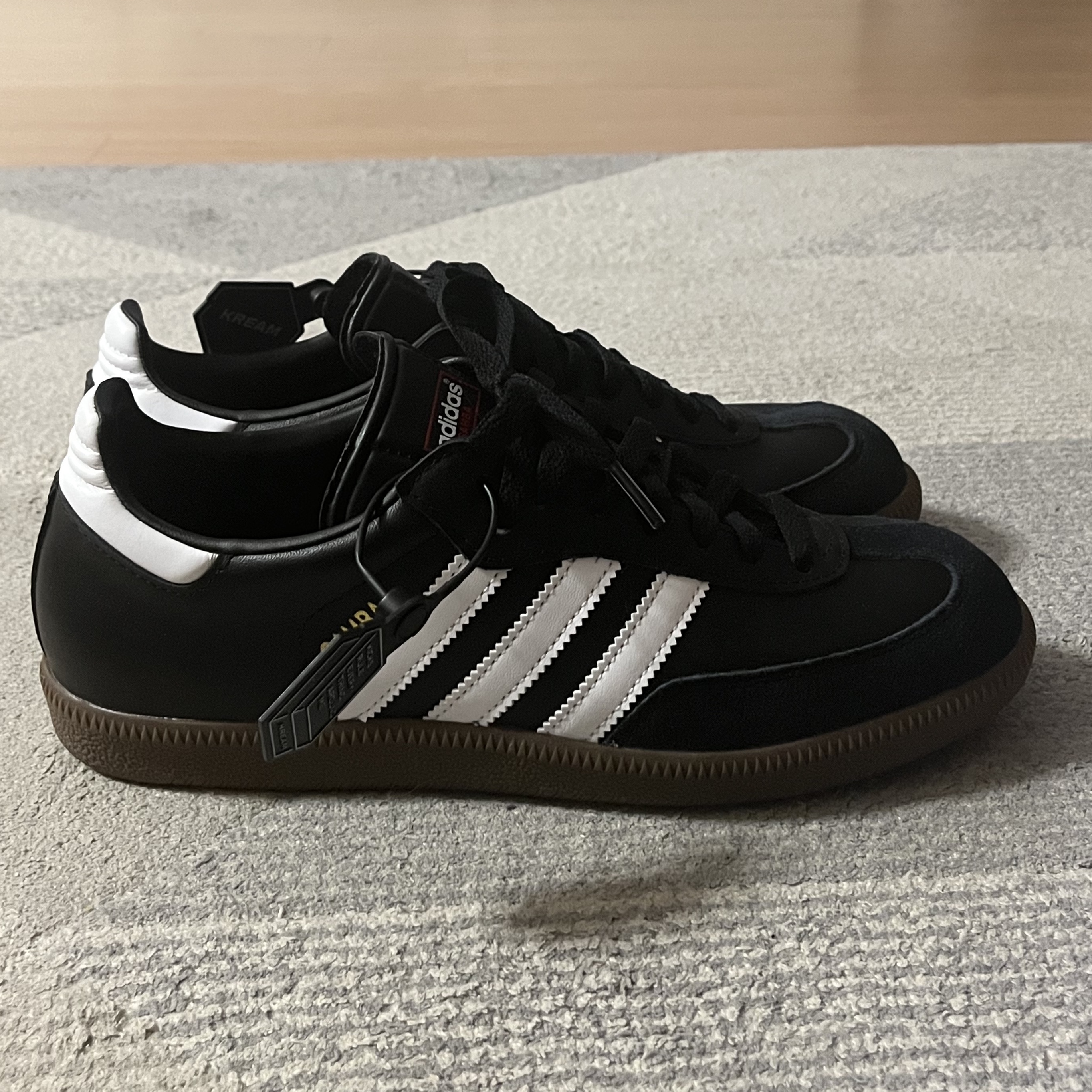 Adidas Samba Leather Core Black 착용 스타일 - 3