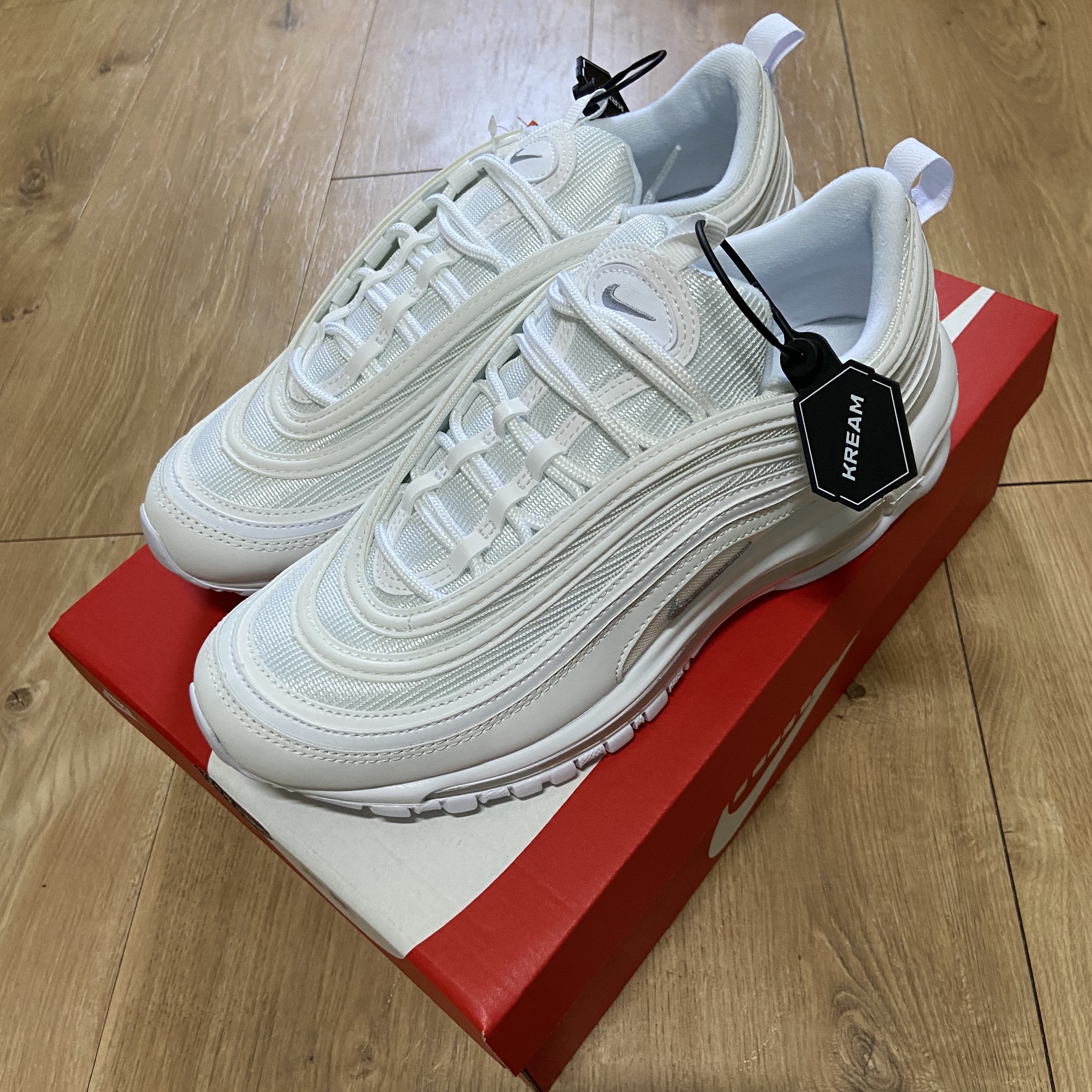 Nike Air Max 97 Triple White Wolf Grey 착용 스타일