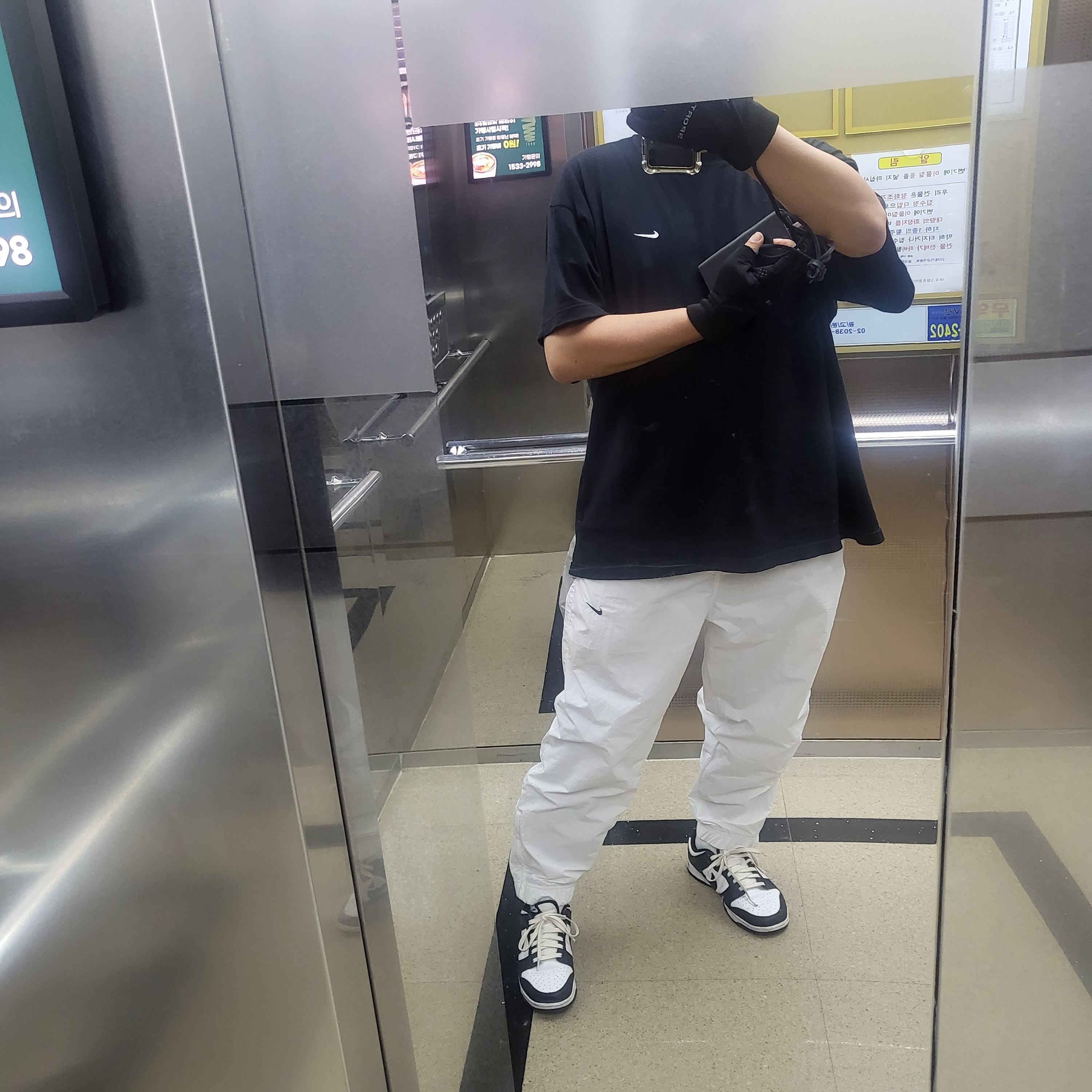 Nike NRG Solo Swoosh T-Shirt Black - US/EU, Nike NRG Solo Swoosh Woven Track Jacket White - Asia 착용 스타일