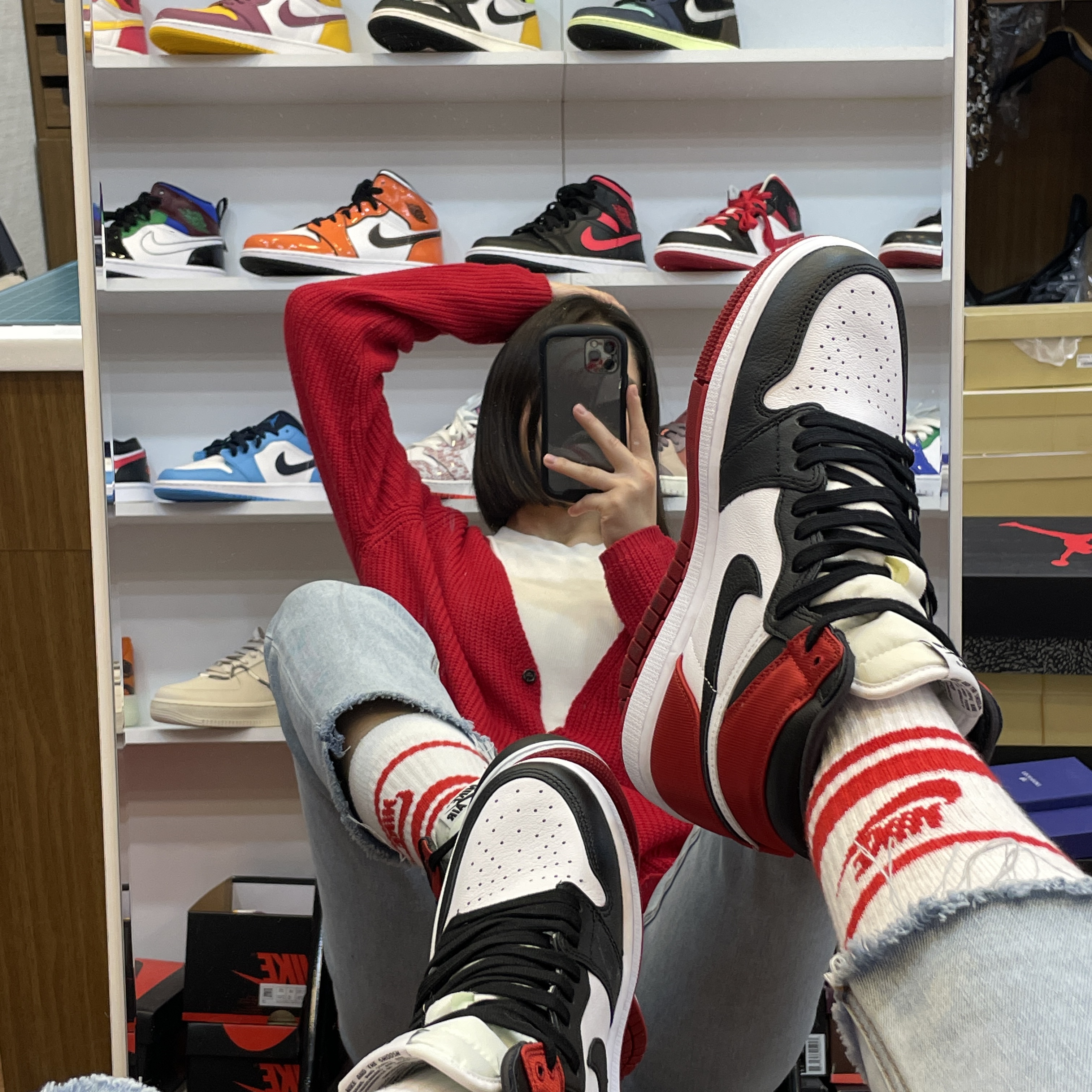 (W) Jordan 1 Retro High Satin Black Toe 착용 스타일 - 1