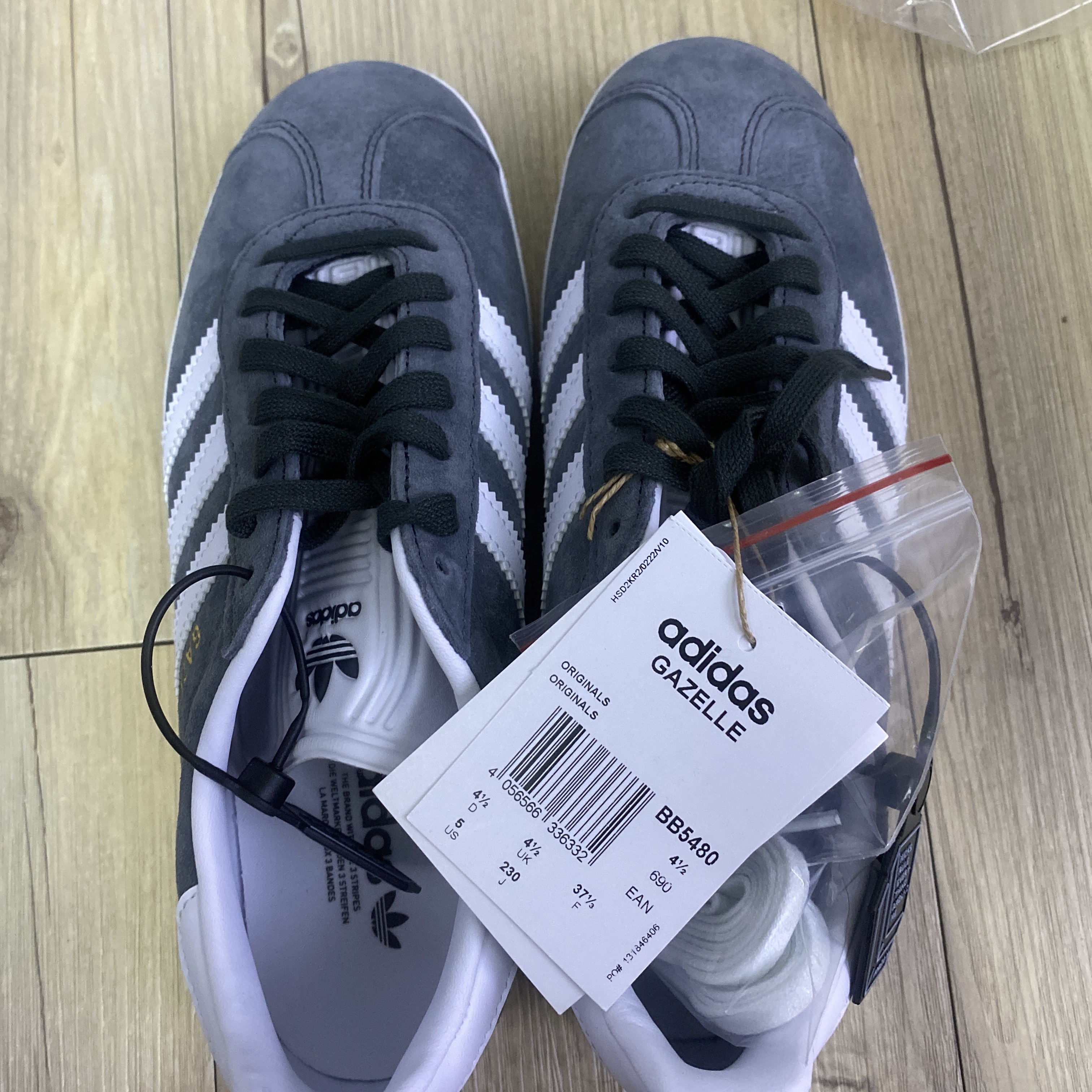 Adidas Gazelle Solid Grey 착용 스타일