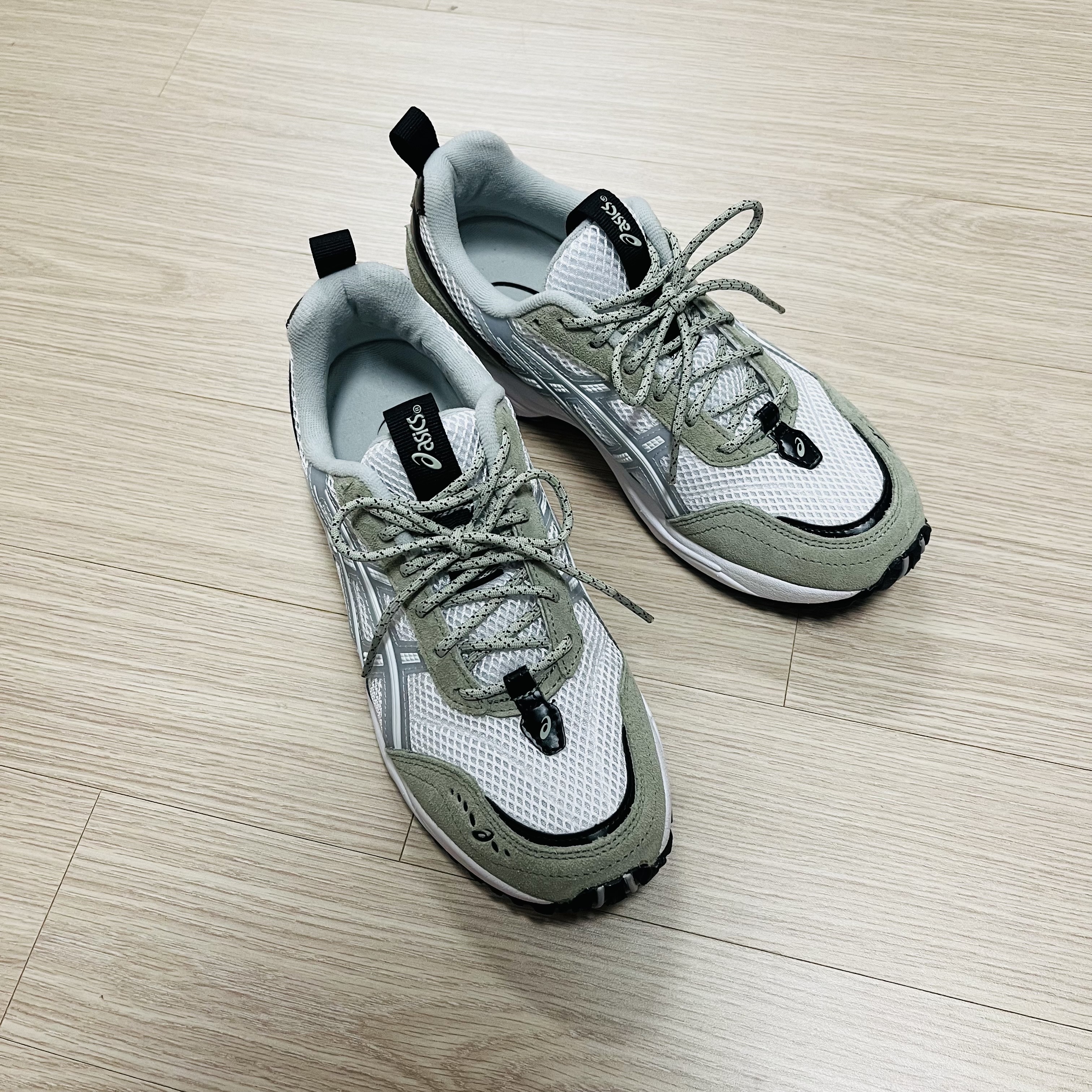 Asics Gel-1090 V2 White Mid Grey 착용 스타일