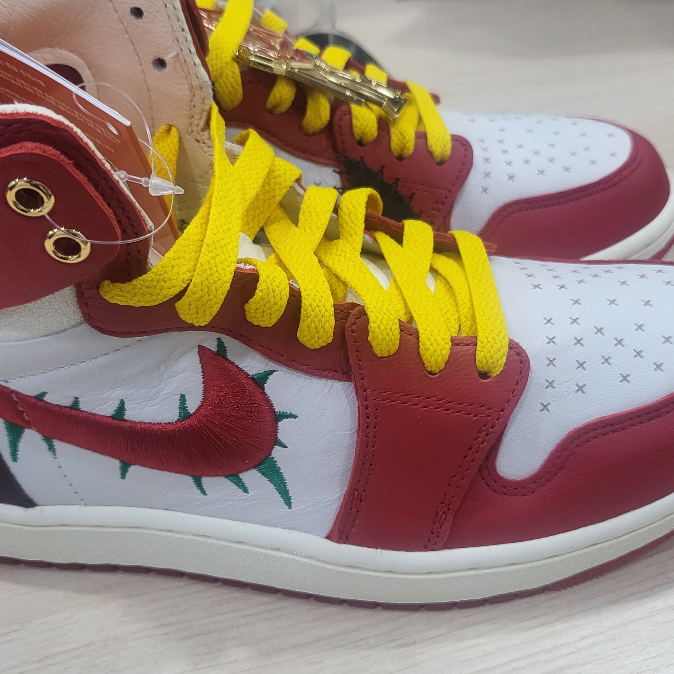 (W) Jordan 1 x Teyana Taylor Zoom CMFT 2 Gym Red 착용 스타일 - 3
