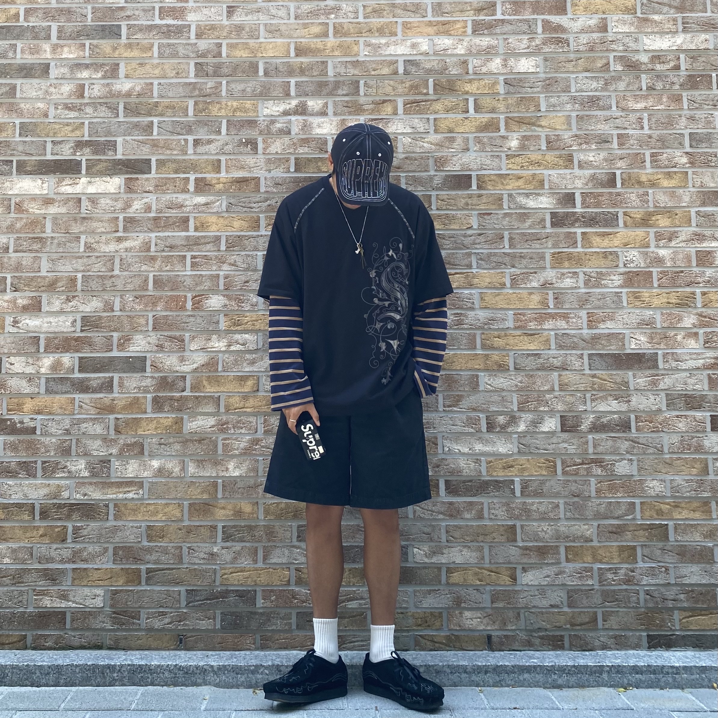 Supreme Visor Stitch 6-Panel Black - 23SS, Supreme x Coogi Raglan S/S Top Black - 23SS 착용 스타일 - 1