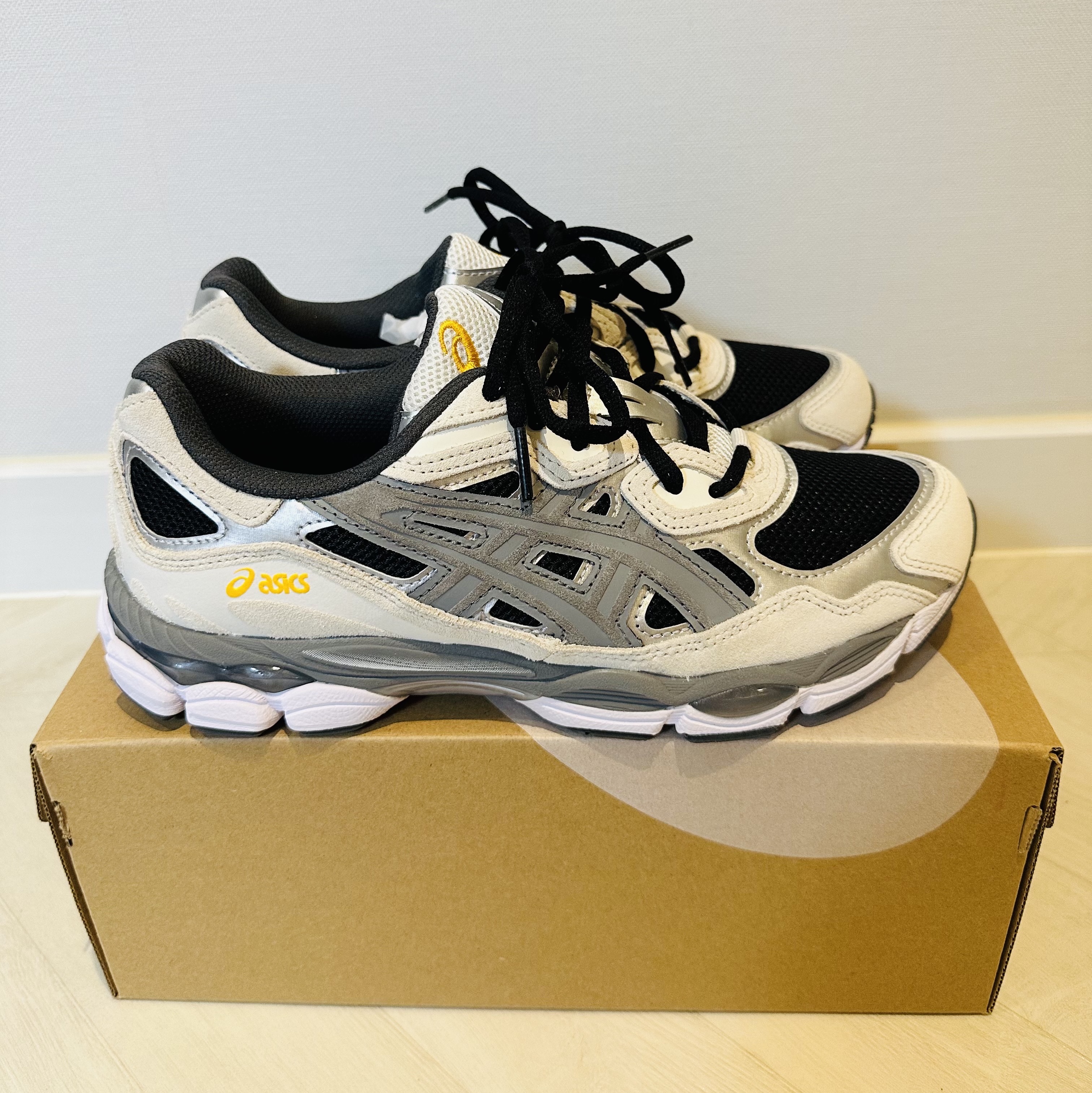 Asics Gel-NYC Black Clay Grey 착용 스타일 - 3
