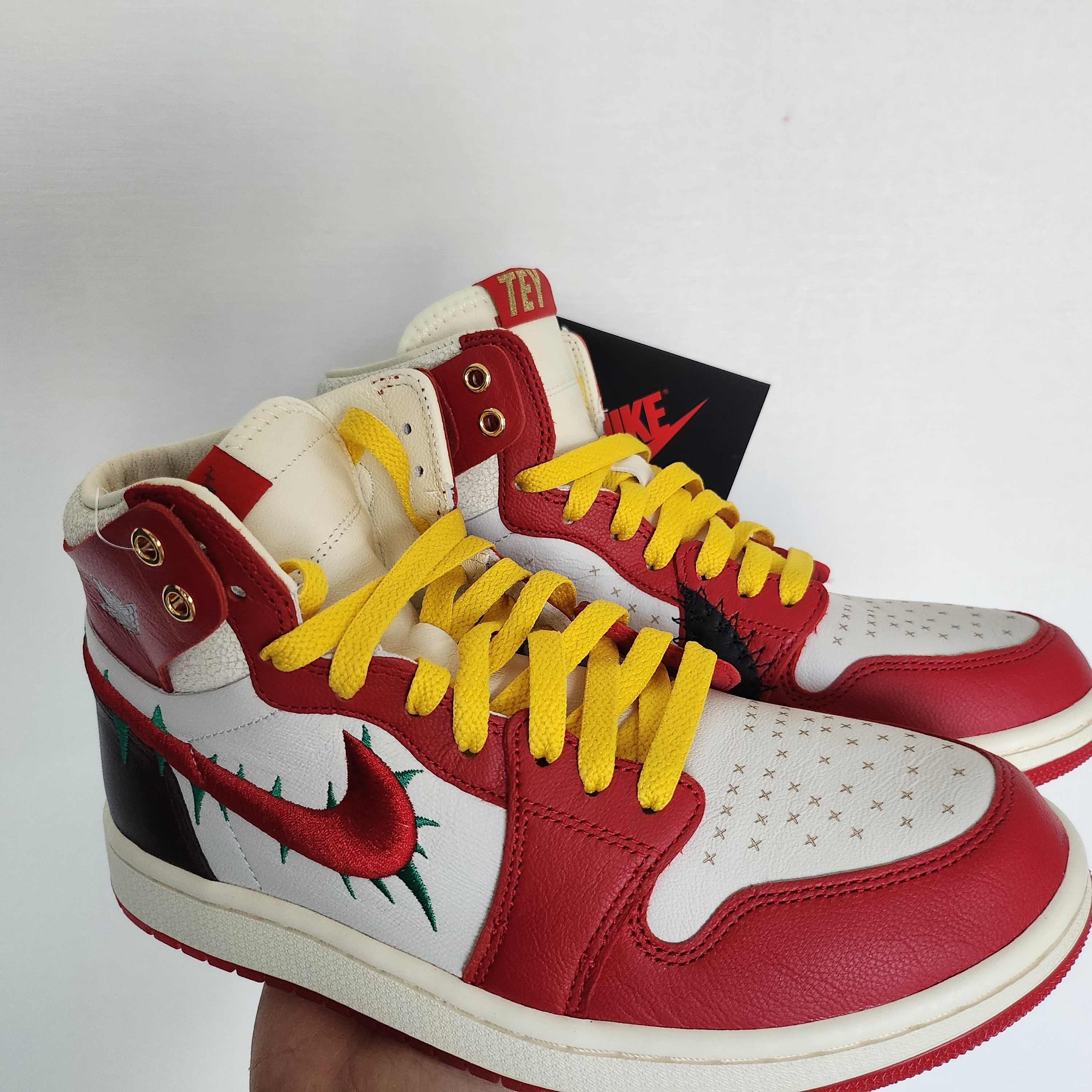 (W) Jordan 1 x Teyana Taylor Zoom CMFT 2 Gym Red 착용 스타일 - 3