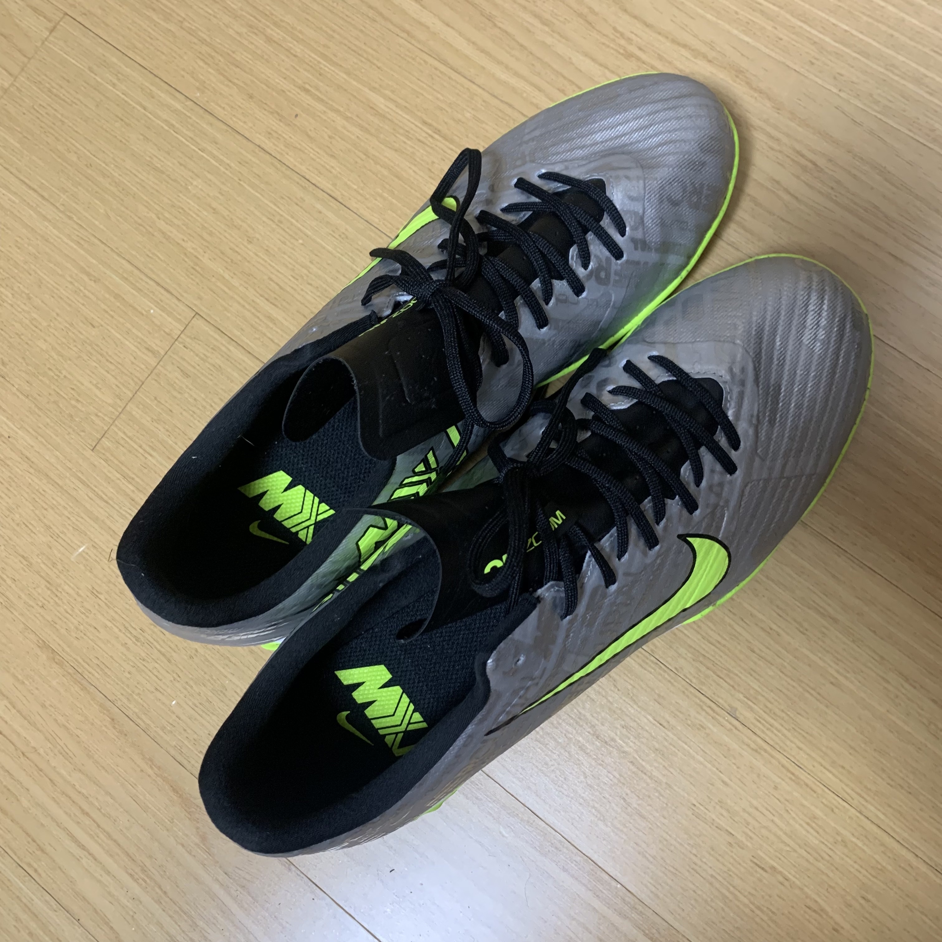 Nike Zoom Mercurial Vapor 15 Academy XXV TF Metallic Silver Volt 착용 스타일 - 2