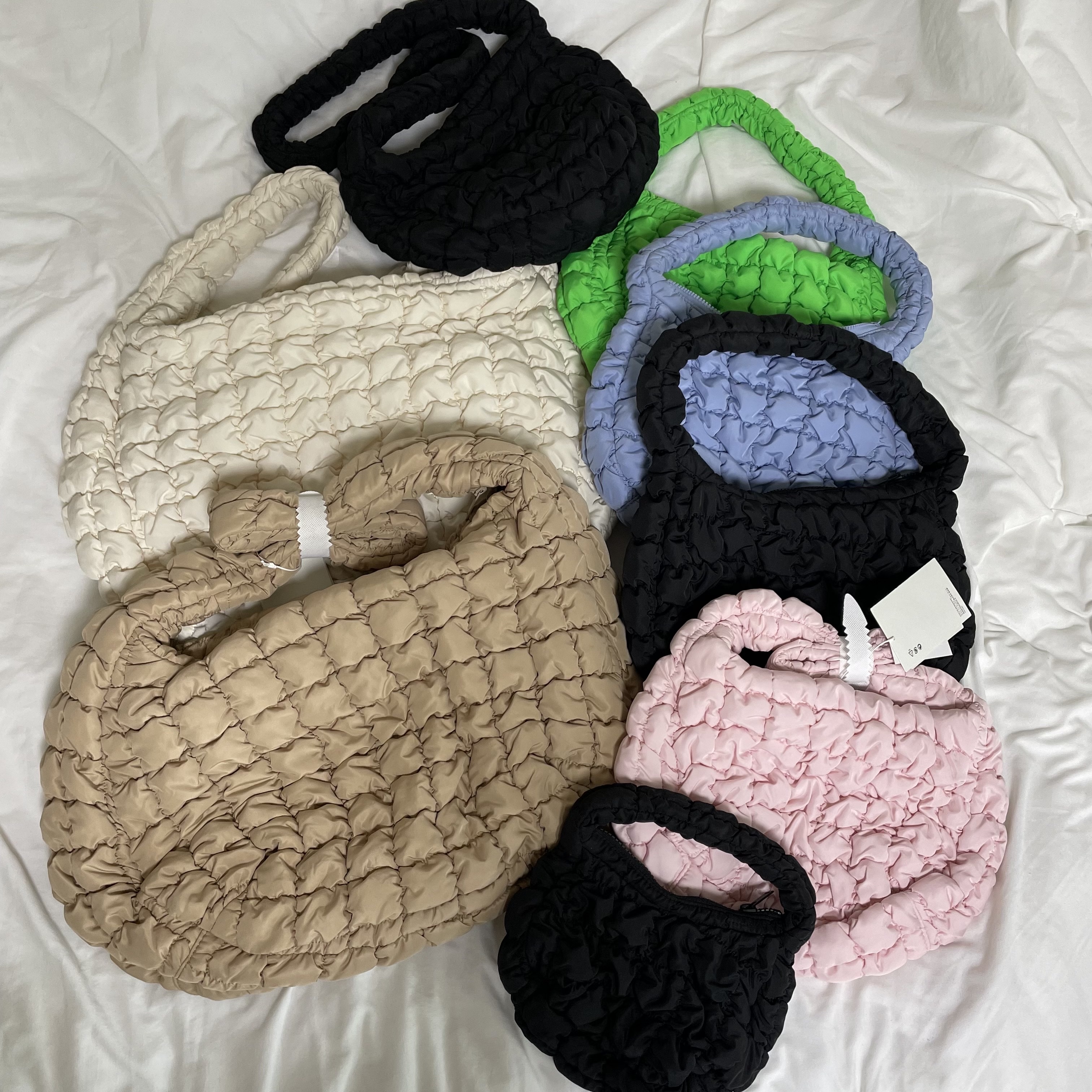 COS Quilted Oversized Shoulder Bag Off White Light Beige, COS Quilted Mini Bag Pink 착용 스타일