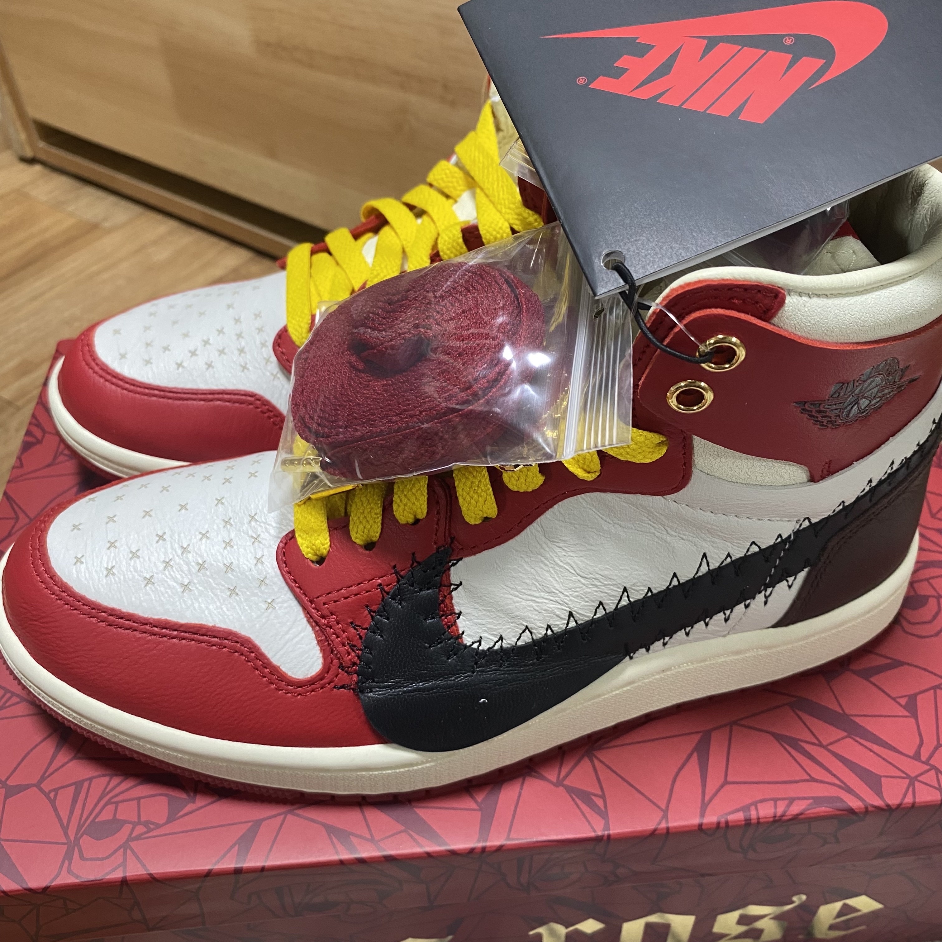 (W) Jordan 1 x Teyana Taylor Zoom CMFT 2 Gym Red 착용 스타일 - 3