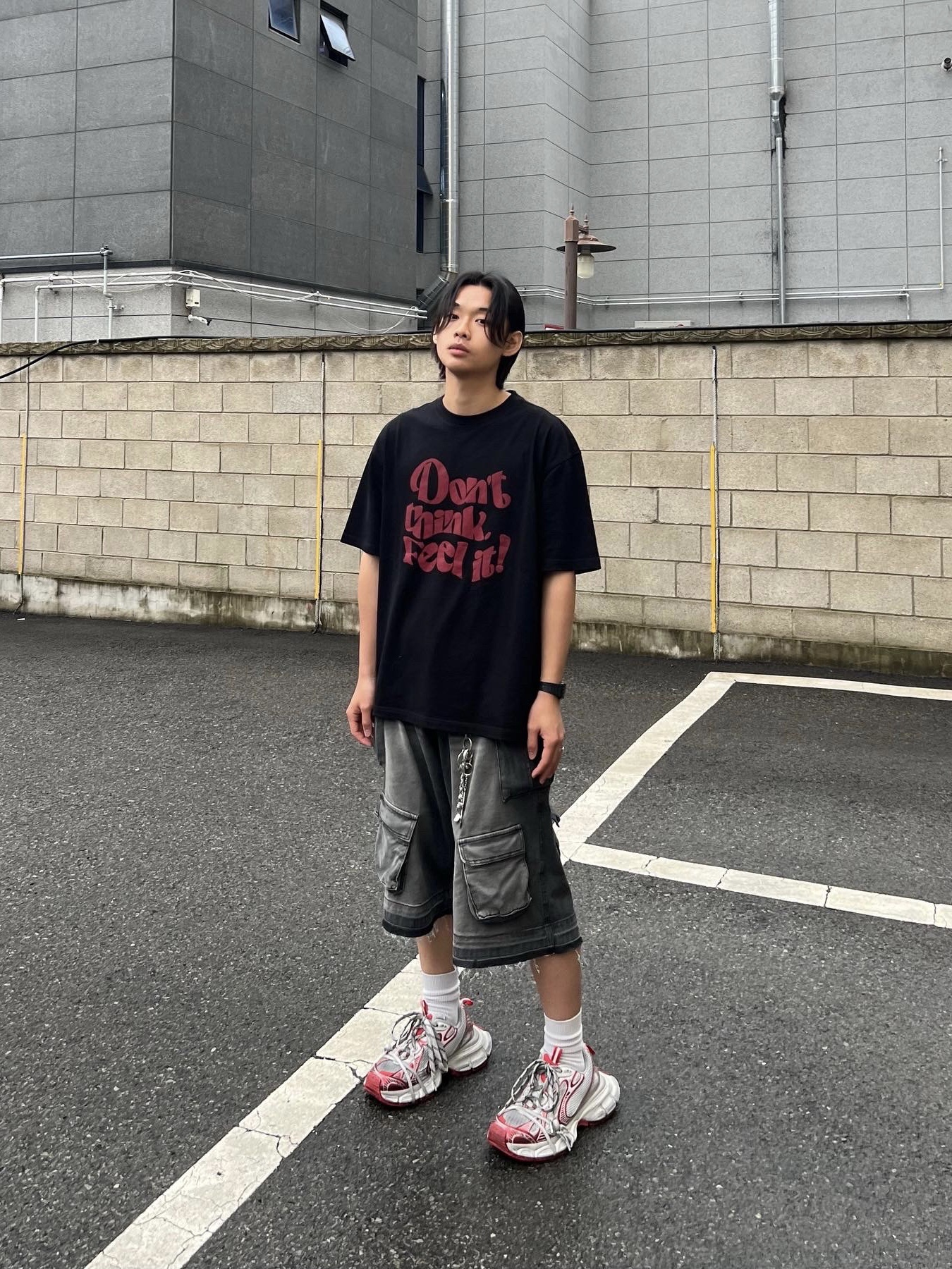 Balenciaga 3XL Sneakers White Red, Nos Couleurs Old Washed Cargo Denim Shorts Dark Grey 착용 스타일 - 1