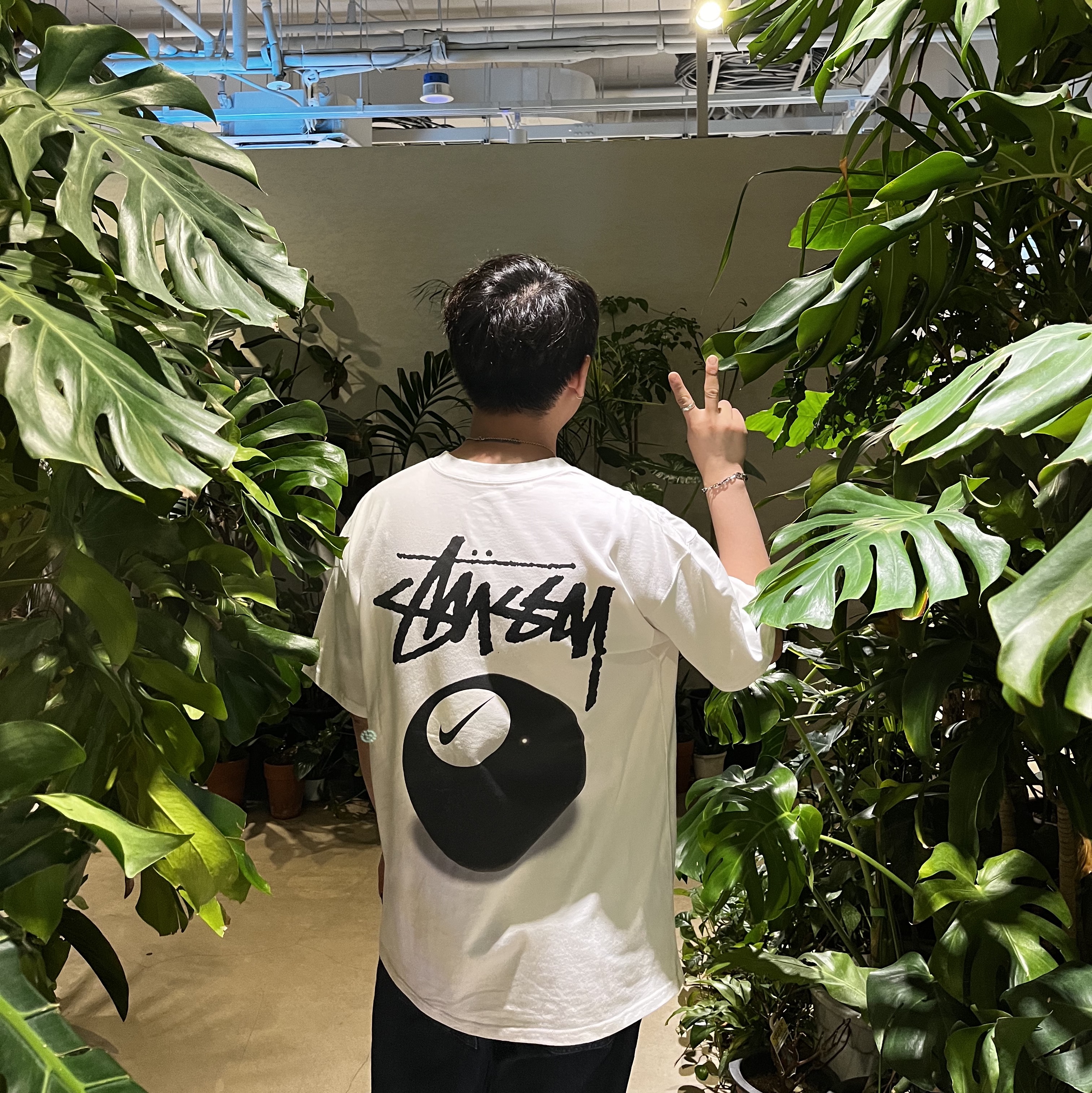 Nike x Stussy NRG FL SS 8 Ball T-Shirt White (DO9322-100), Gucci Interlocking G Bracelet Silver 착용 스타일 - 2