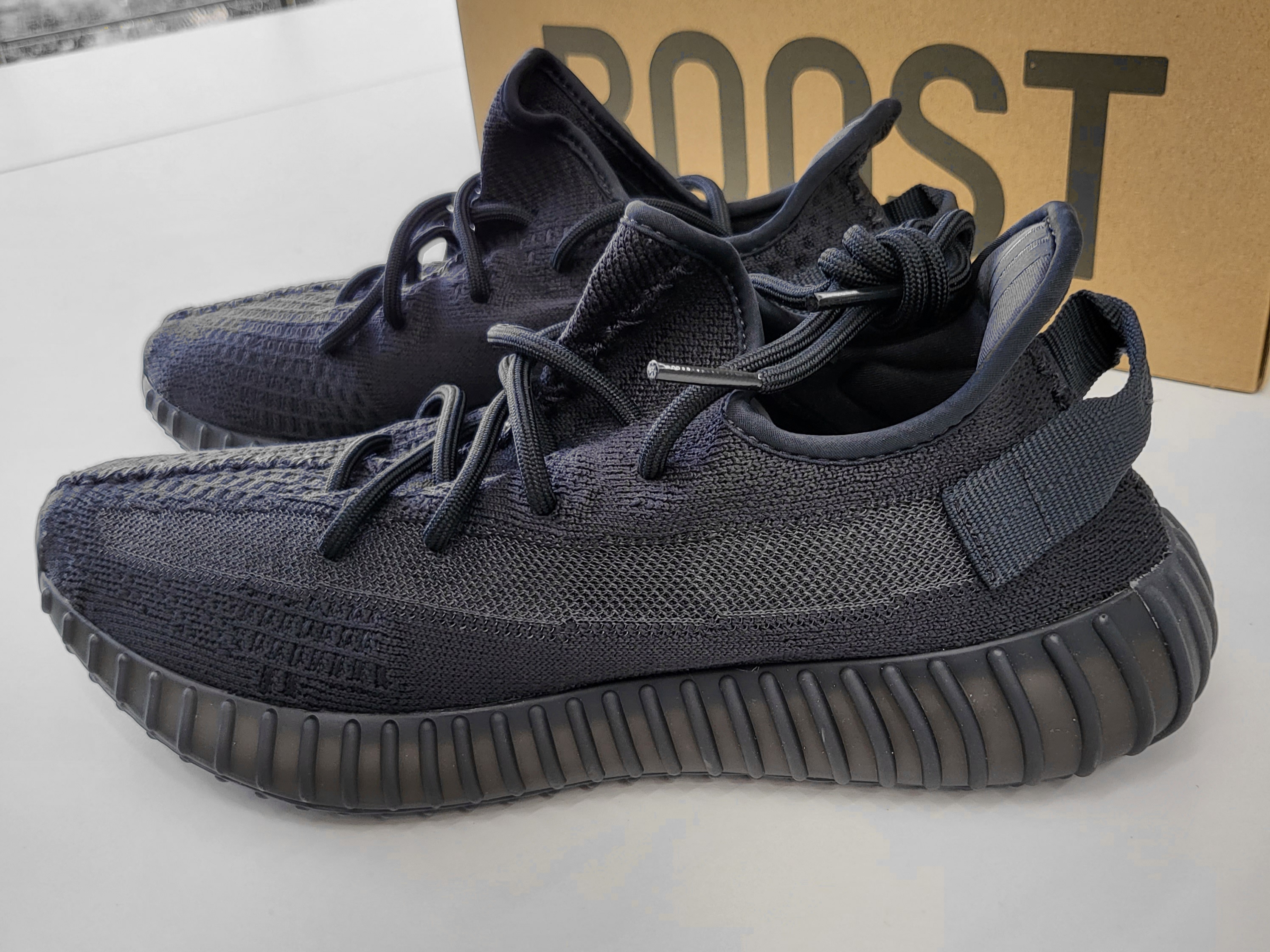 Adidas Yeezy Boost 350 V2 Onyx 착용 스타일