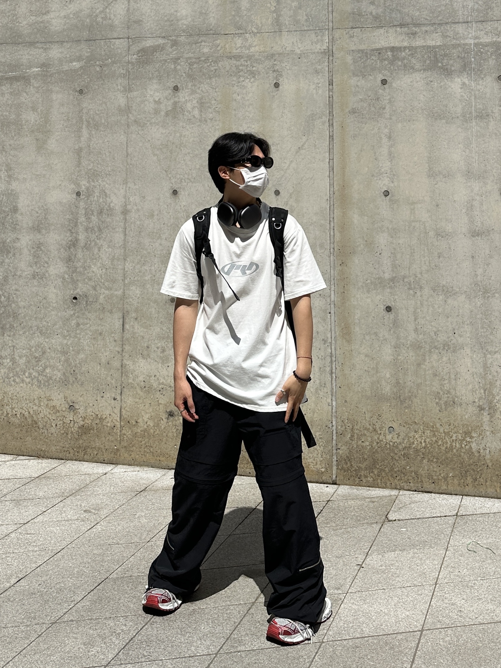 Balenciaga 3XL Sneakers White Red, Apple AirPods Max Lightning Space Gray (Korean Ver.) 착용 스타일