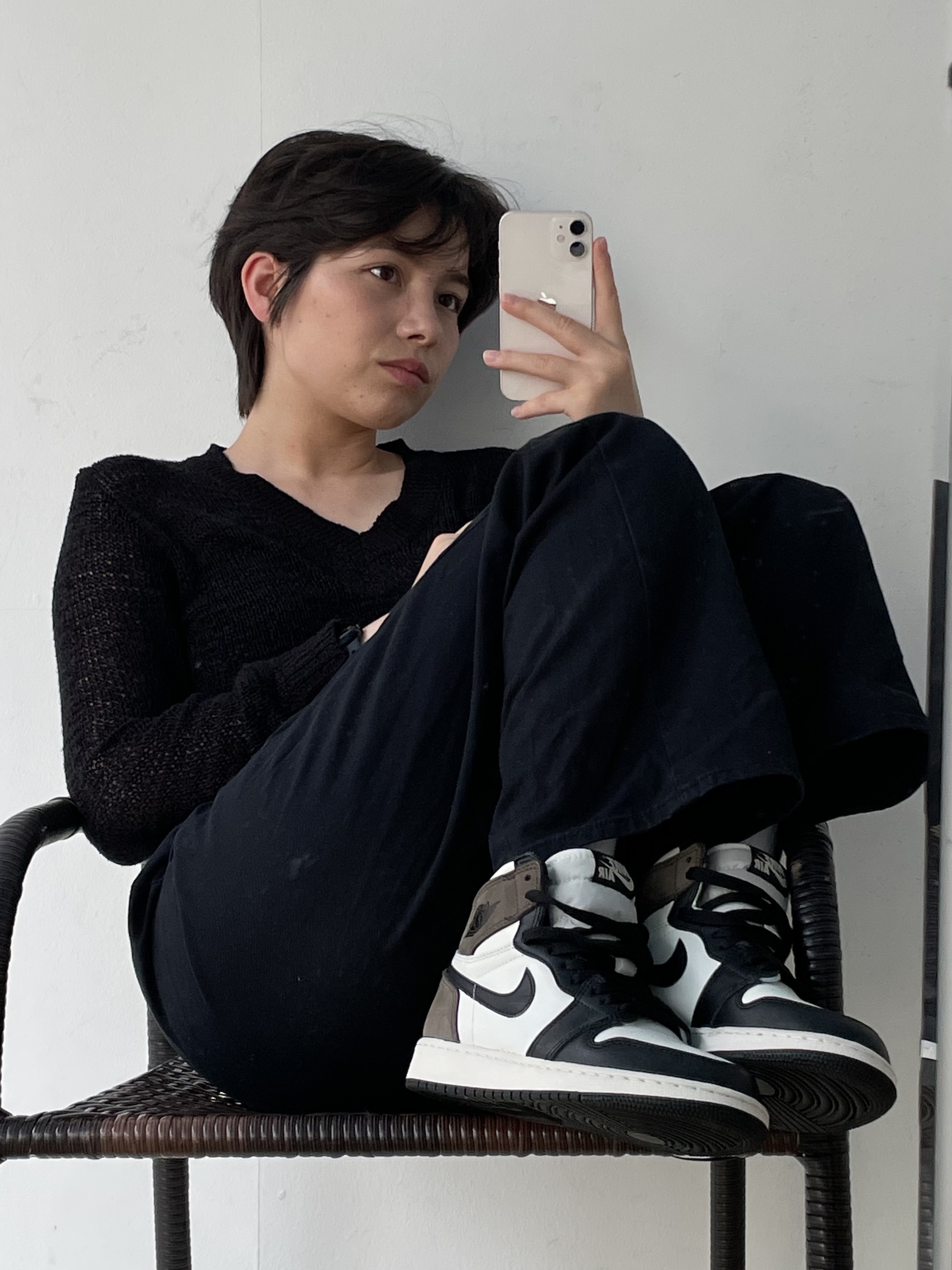 (GS) Jordan 1 Retro High OG Black Mocha, Jordan 1 Retro High OG Black Mocha 착용 스타일 - 1