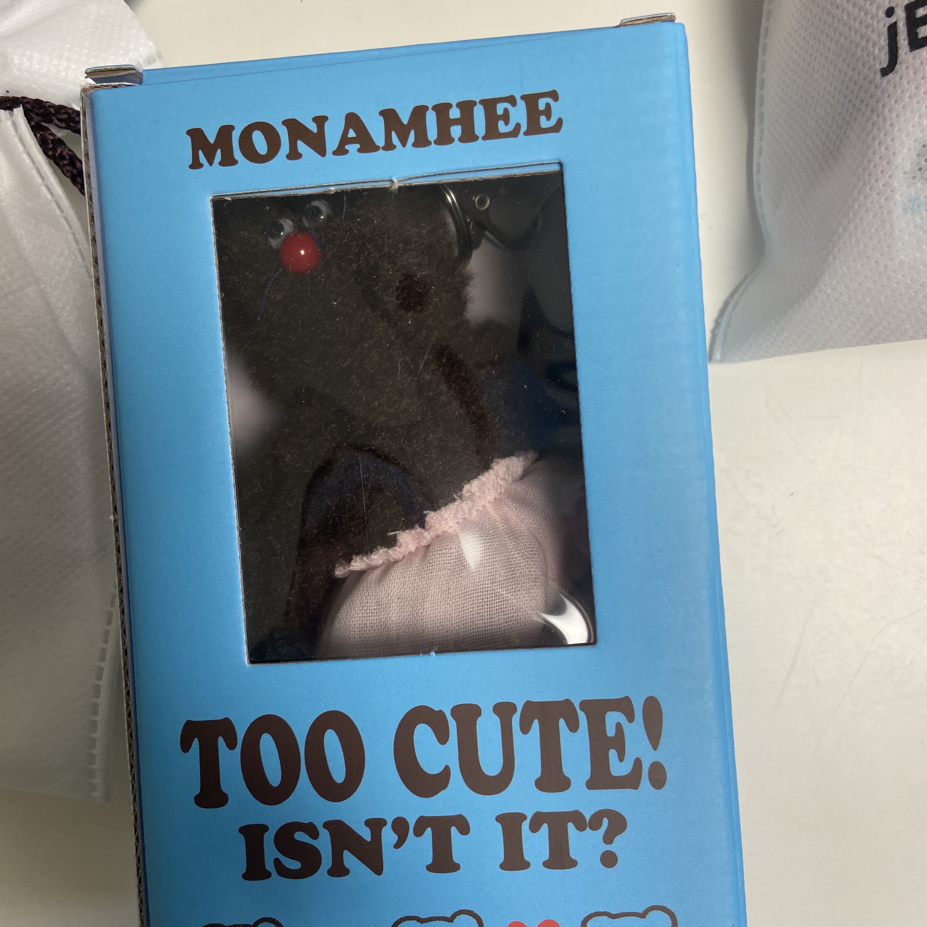 Monamhee Bred Keyring with Pink Pants Brown, Jellycat Bartholomew Bear Bag Charm Brown 착용 스타일
