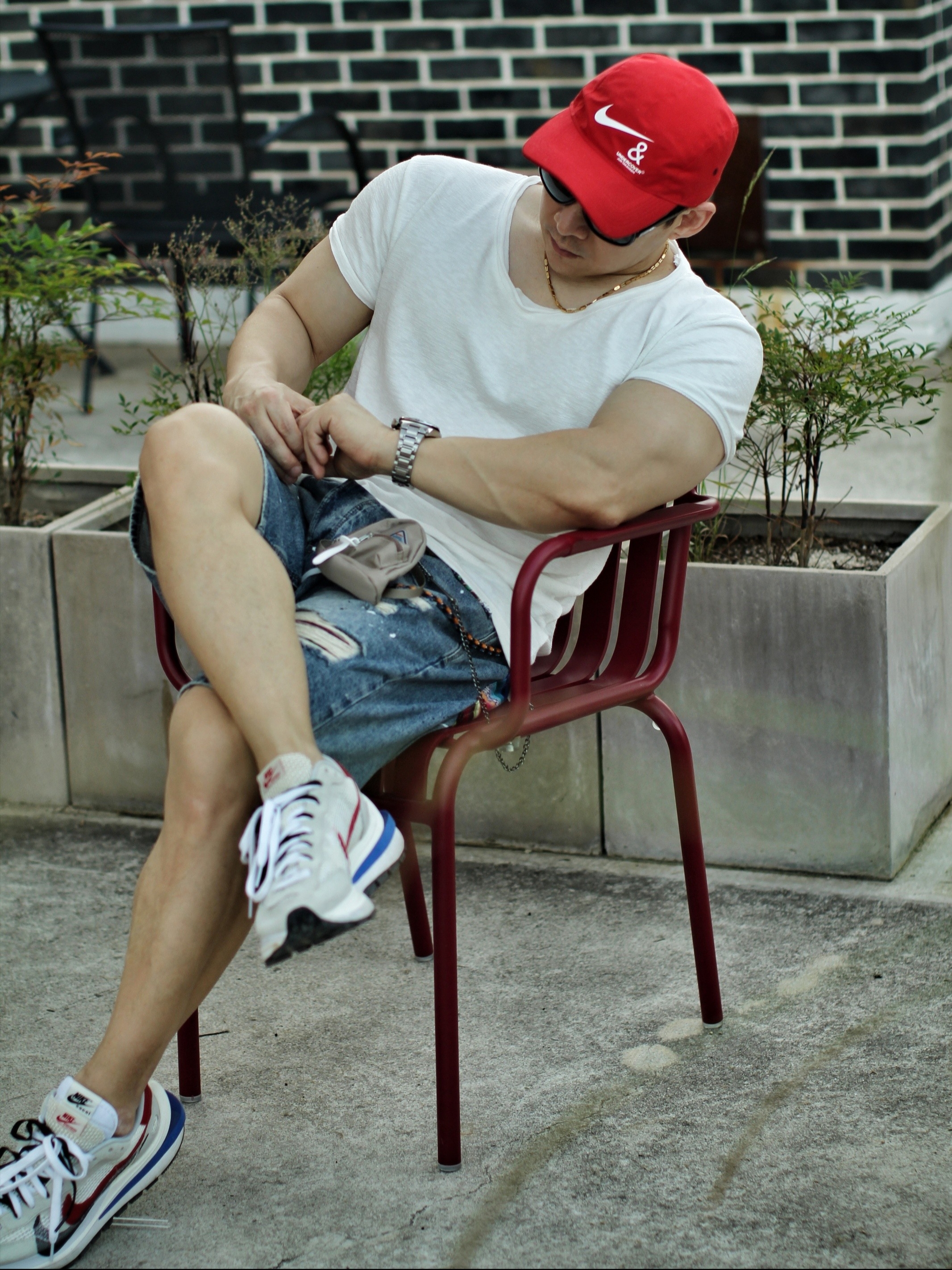 Nike x Undercover NRG AW84 TC Adjustable Cap Red, Nike x Sacai VaporWaffle Royal Fuchsia 착용 스타일 - 1