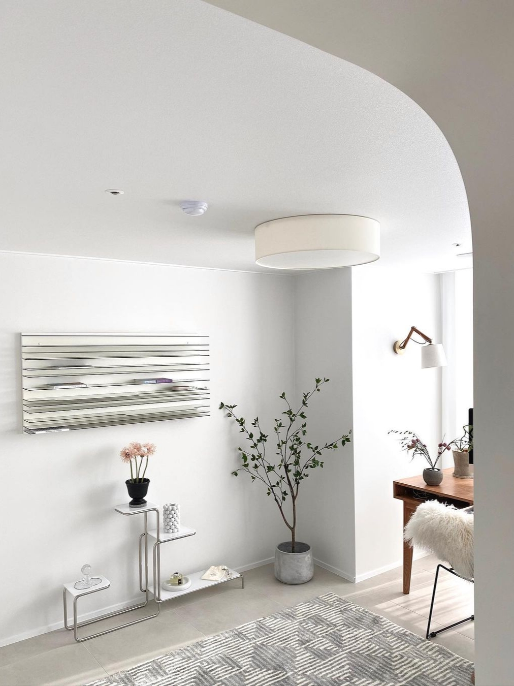 Spectrum Paperback Wallsystem 120cm White 착용 스타일 - 1