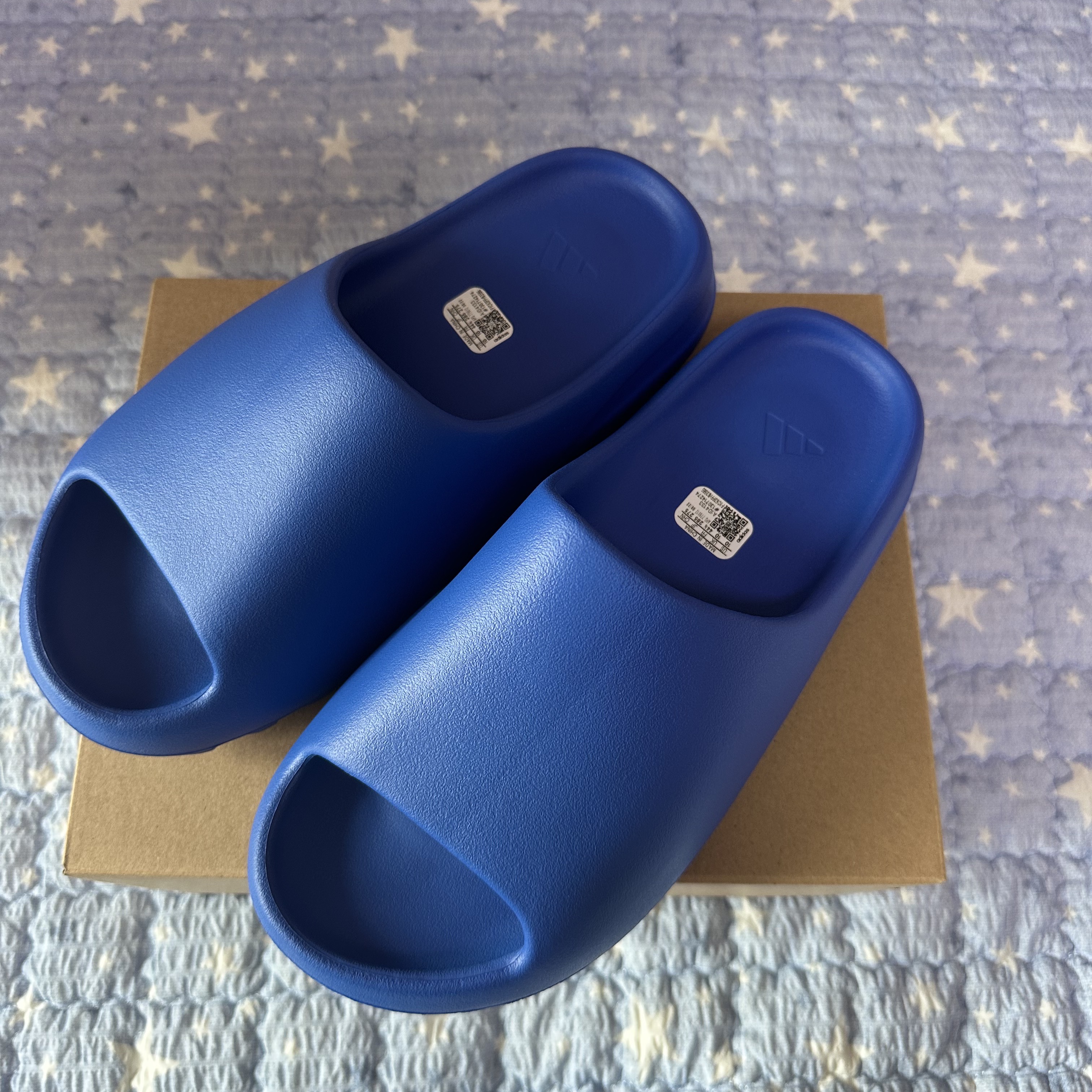 Adidas Yeezy Slide Azure 착용 스타일 - 1