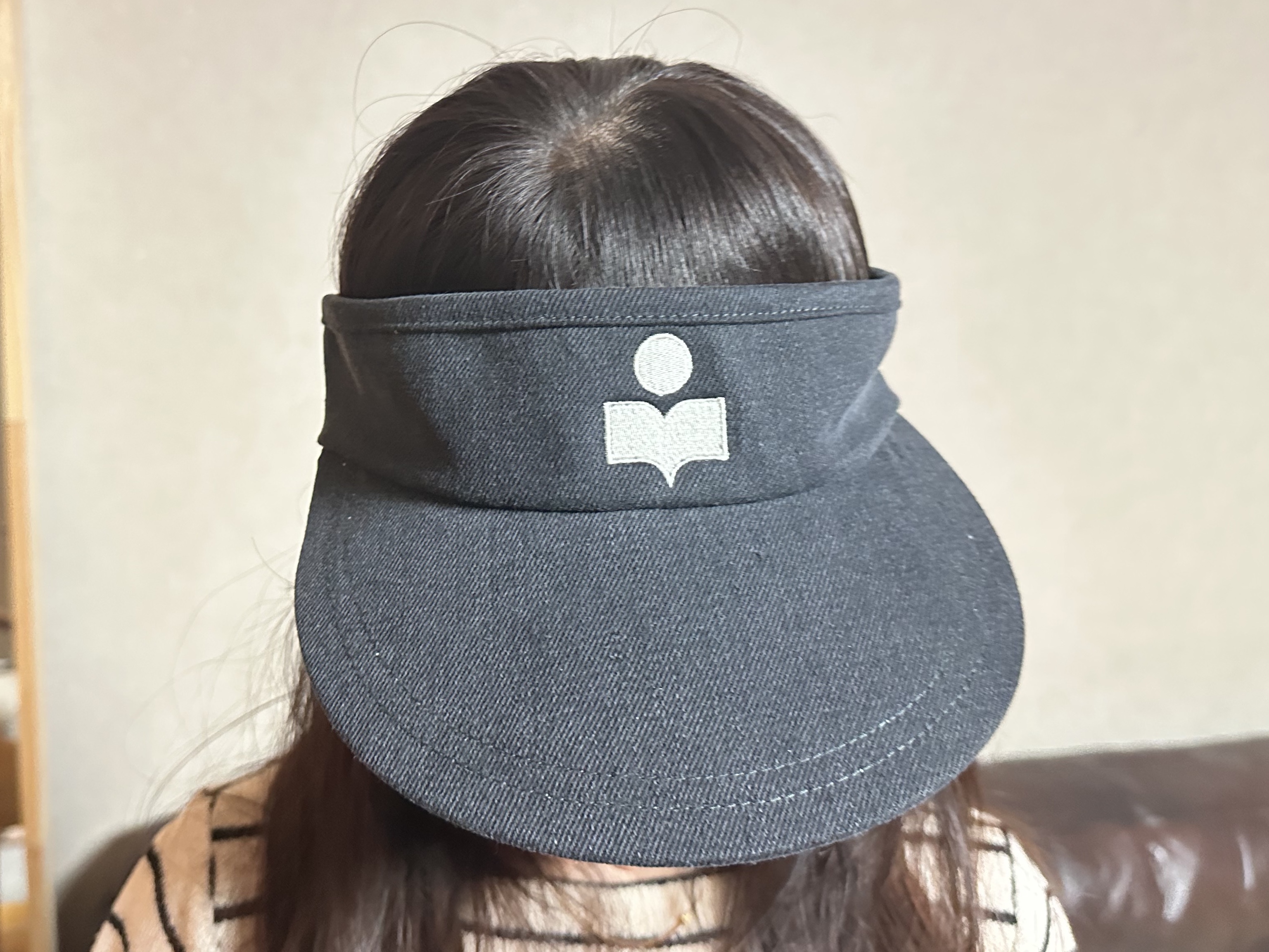 (W) Isabel Marant Tyry Visor Cap Grey - 23SS 착용 스타일 - 4