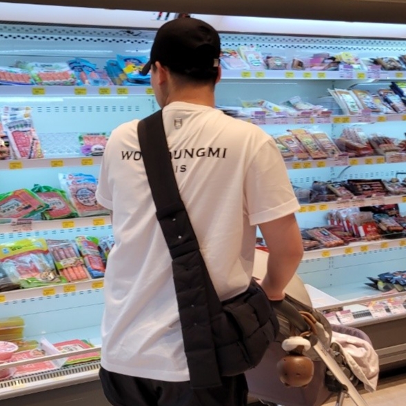 Wooyoungmi Cotton Back Logo T-shirt White - 23SS 착용 스타일 - 2