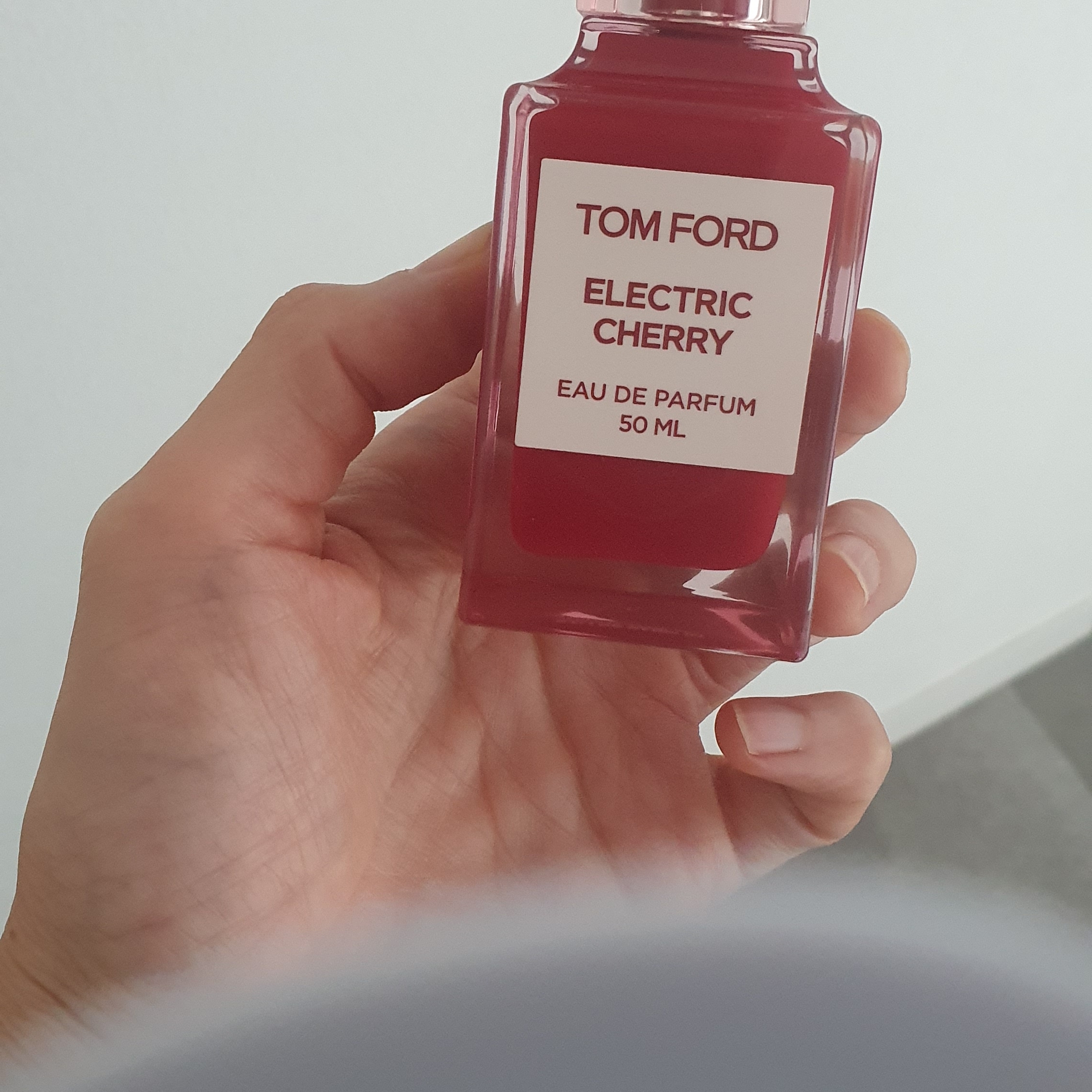 Tom Ford Electric Cherry Eau De Parfum 50ml 착용 스타일