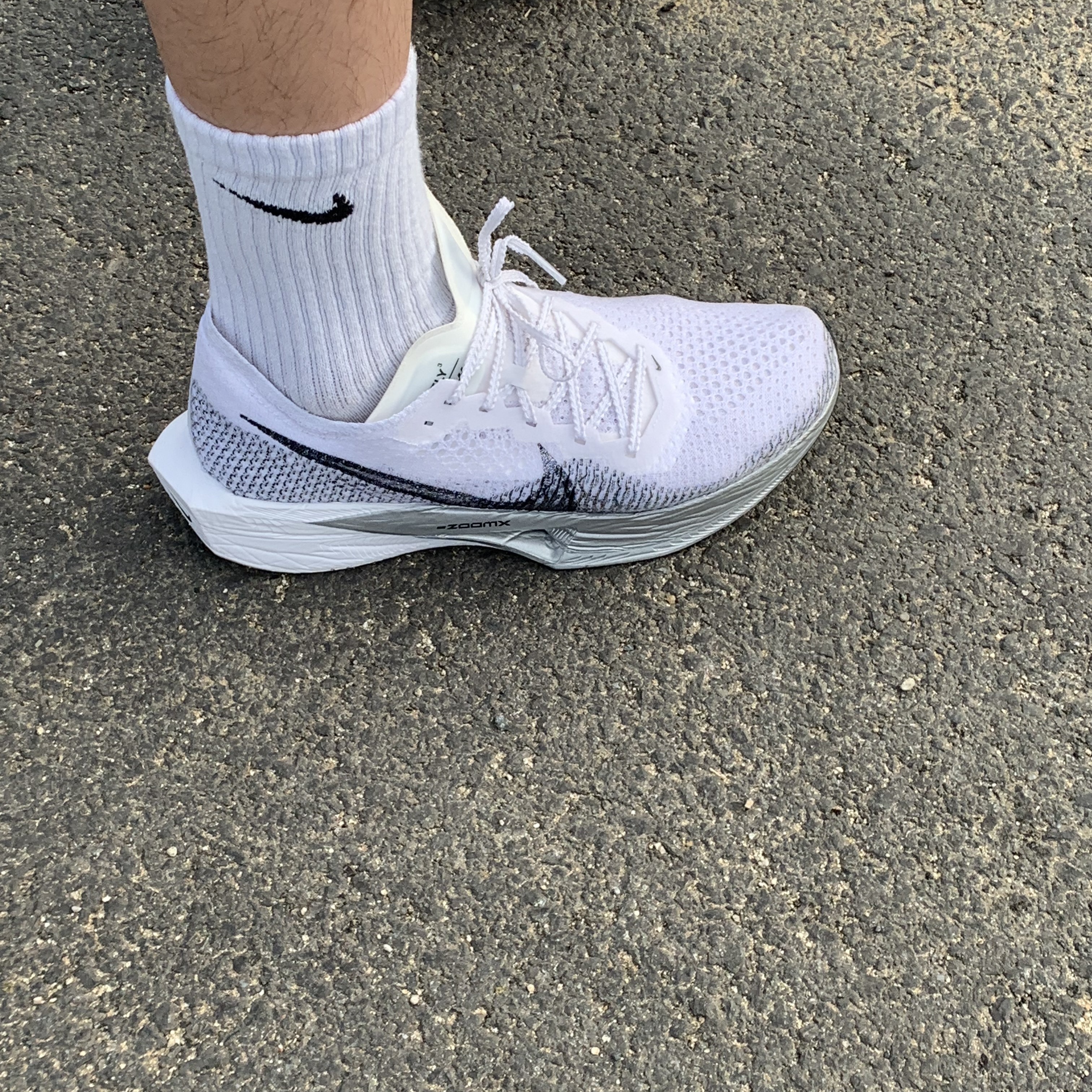 Nike ZoomX Vaporfly Next% 3 White Grey 착용 스타일 - 1