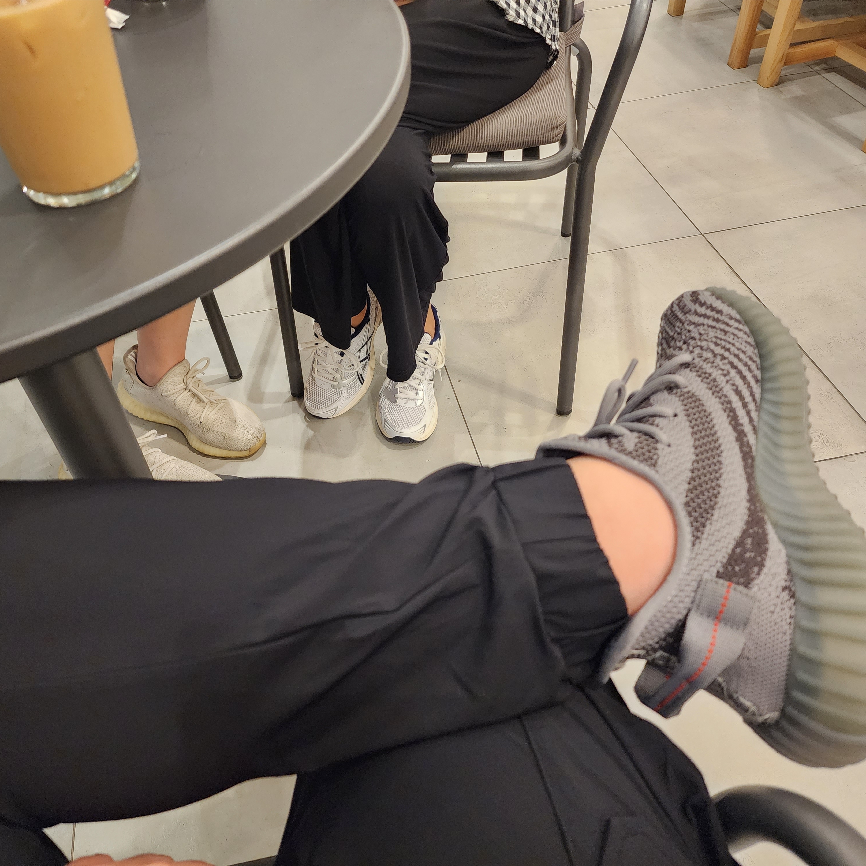 Adidas Yeezy Boost 350 V2 Beluga 2.0, (W) Asics Gel-1130 White Midnight 착용 스타일