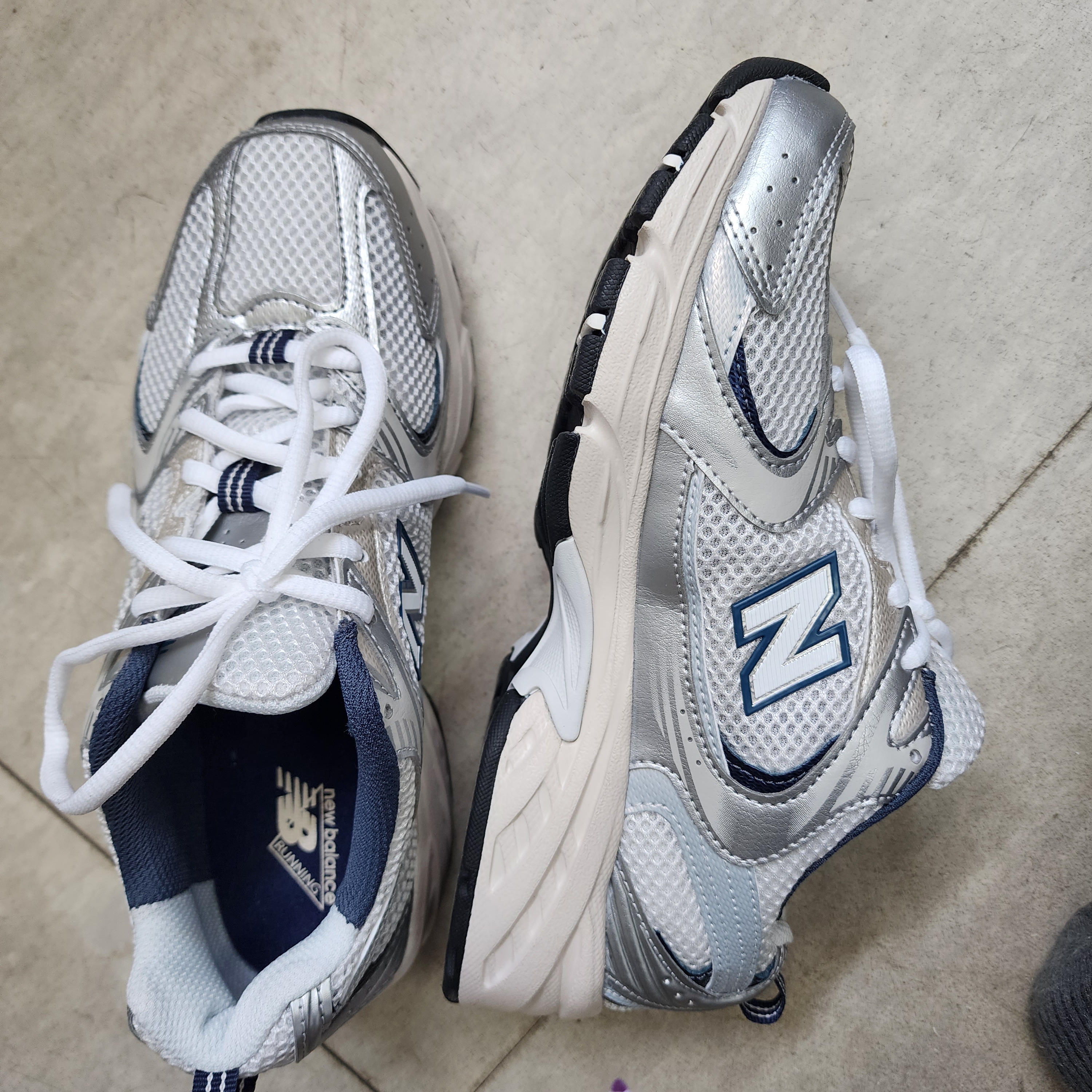 New Balance 530 Steel Grey 착용 스타일