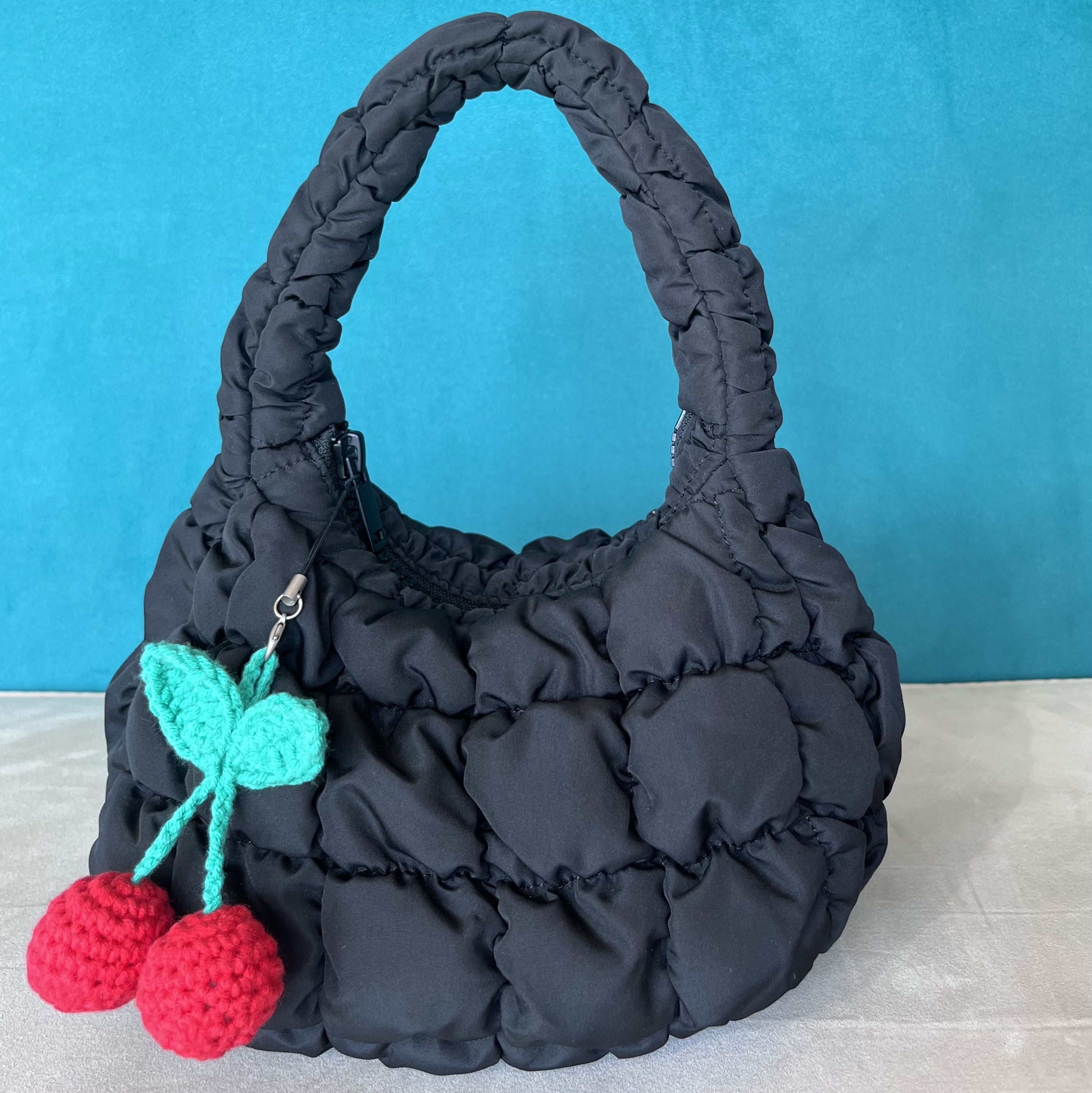 COS Quilted Micro Bag Black 착용 스타일
