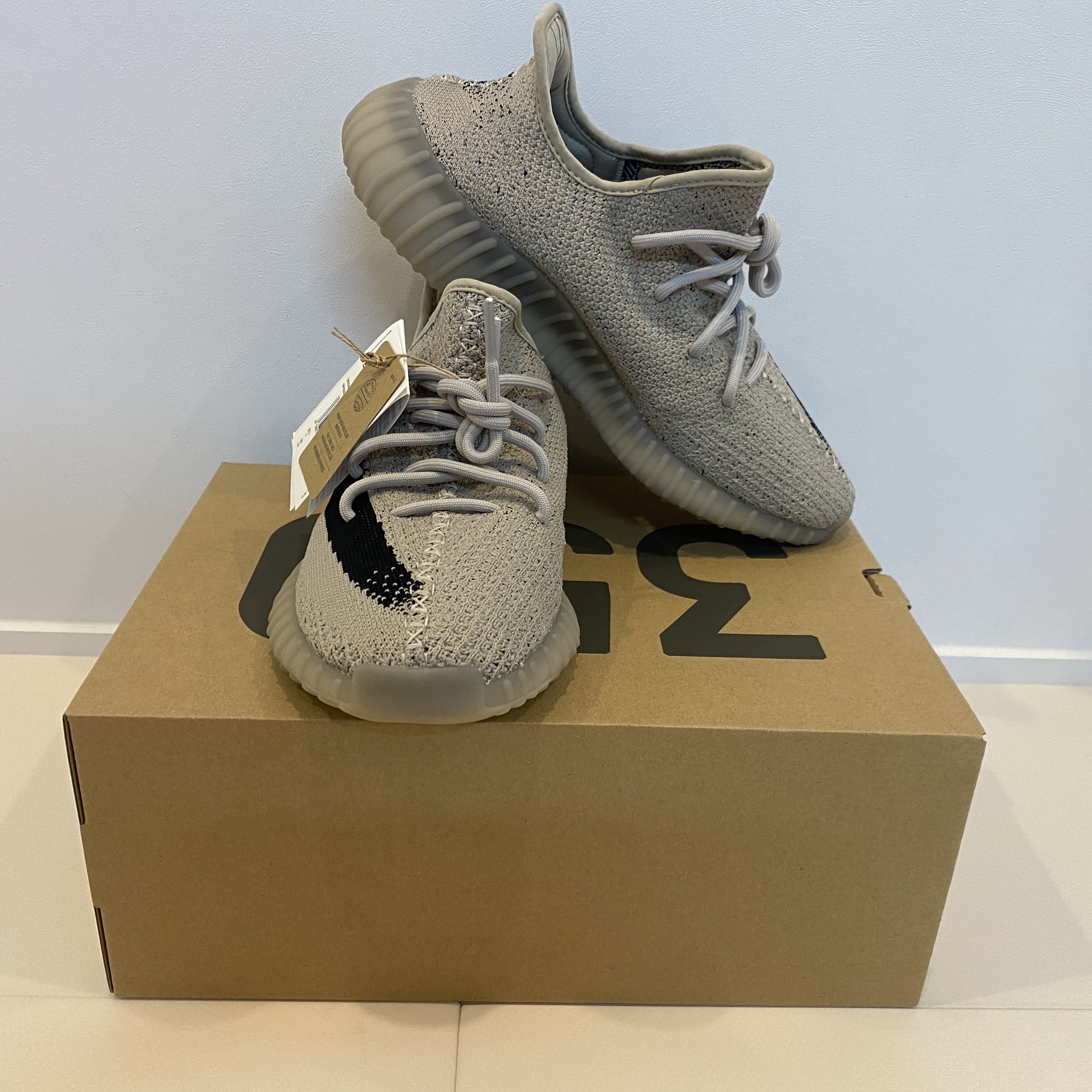 Adidas Yeezy Boost 350 V2 Slate Core Black 2022/2023 착용 스타일 - 1