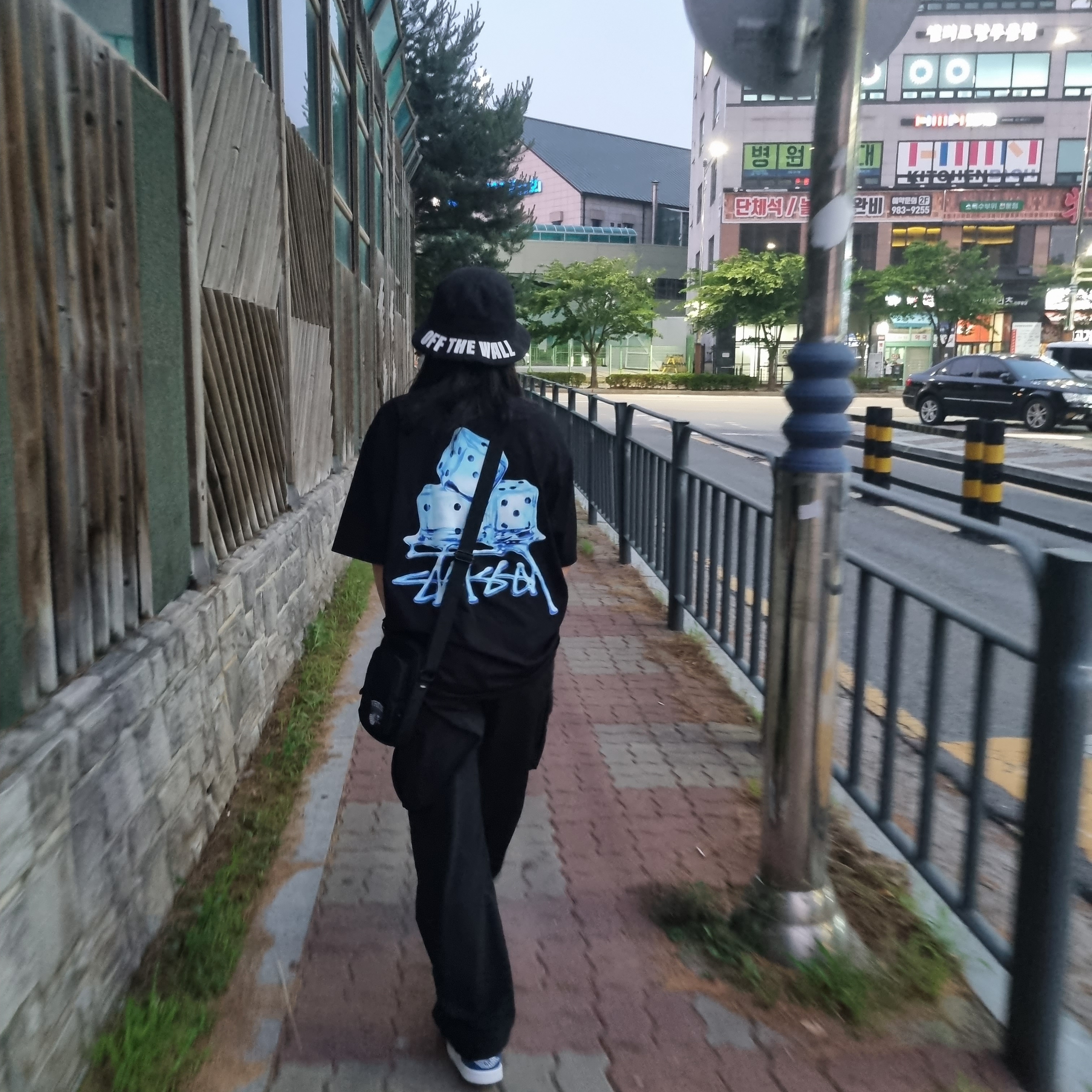Stussy Melted T-Shirt Black, (W) Jordan 1 Low White Dark Marina Blue 착용 스타일