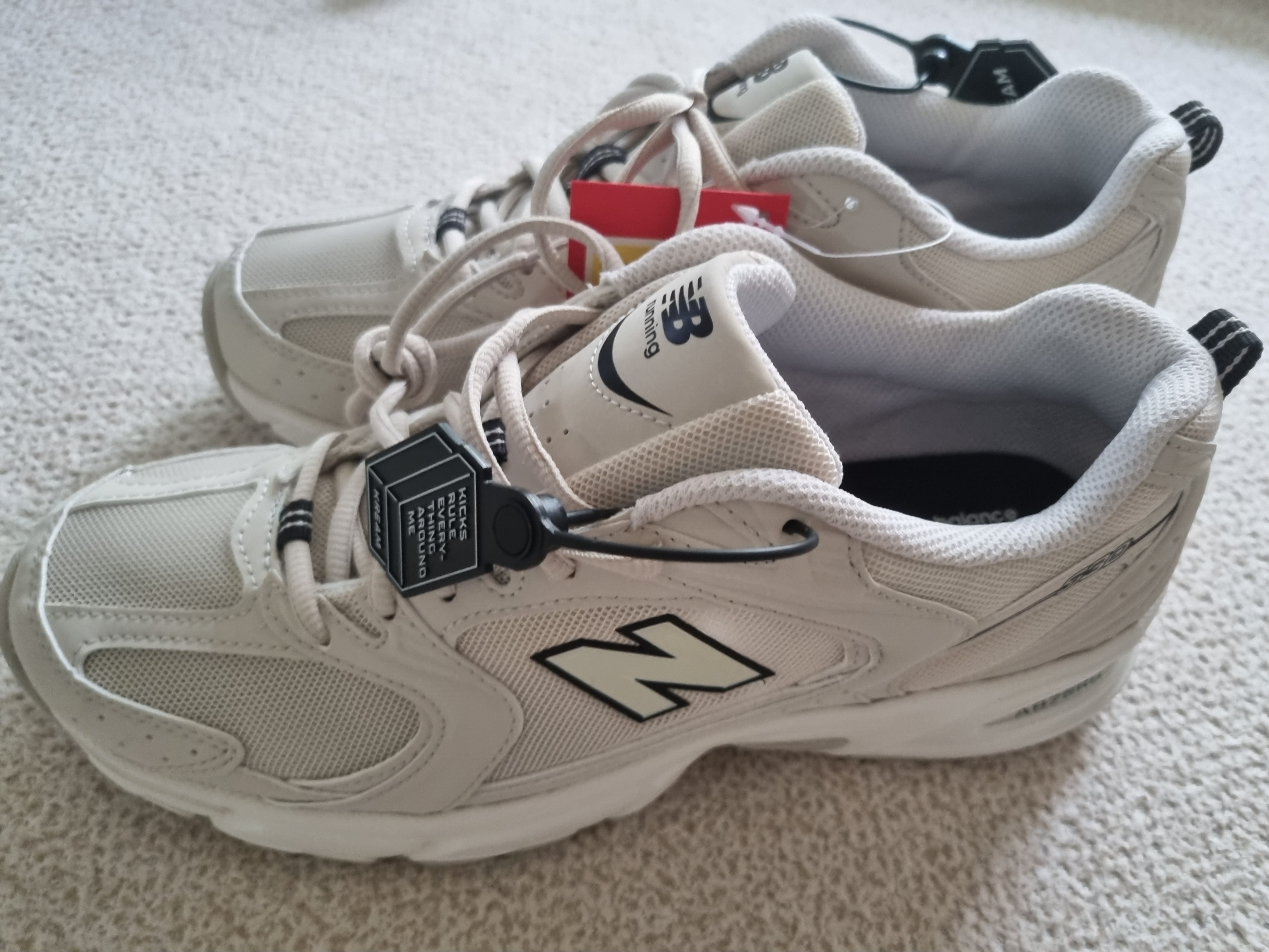 New Balance 530 Ivory 착용 스타일