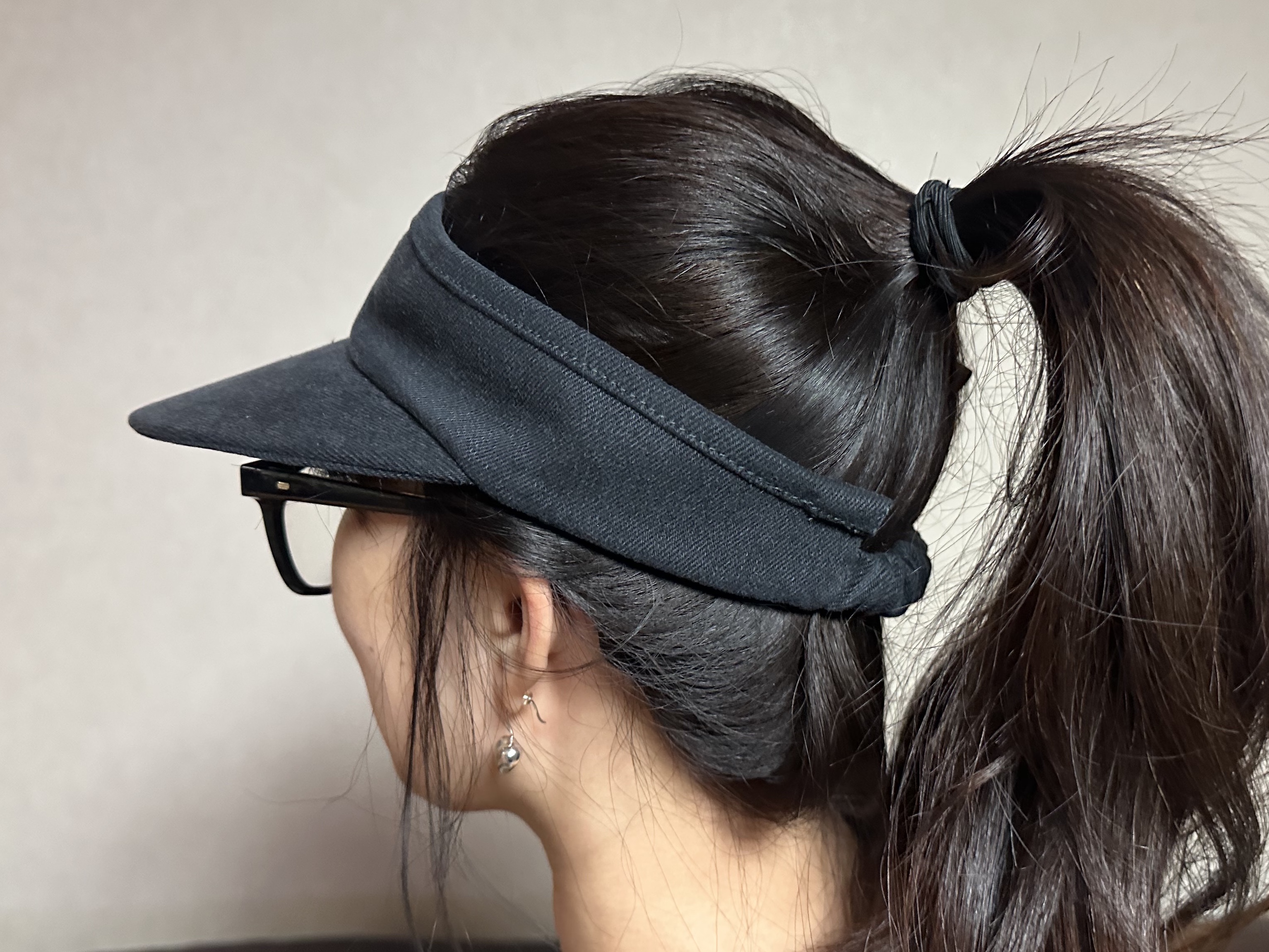 (W) Isabel Marant Tyry Visor Cap Grey - 23SS 착용 스타일 - 3