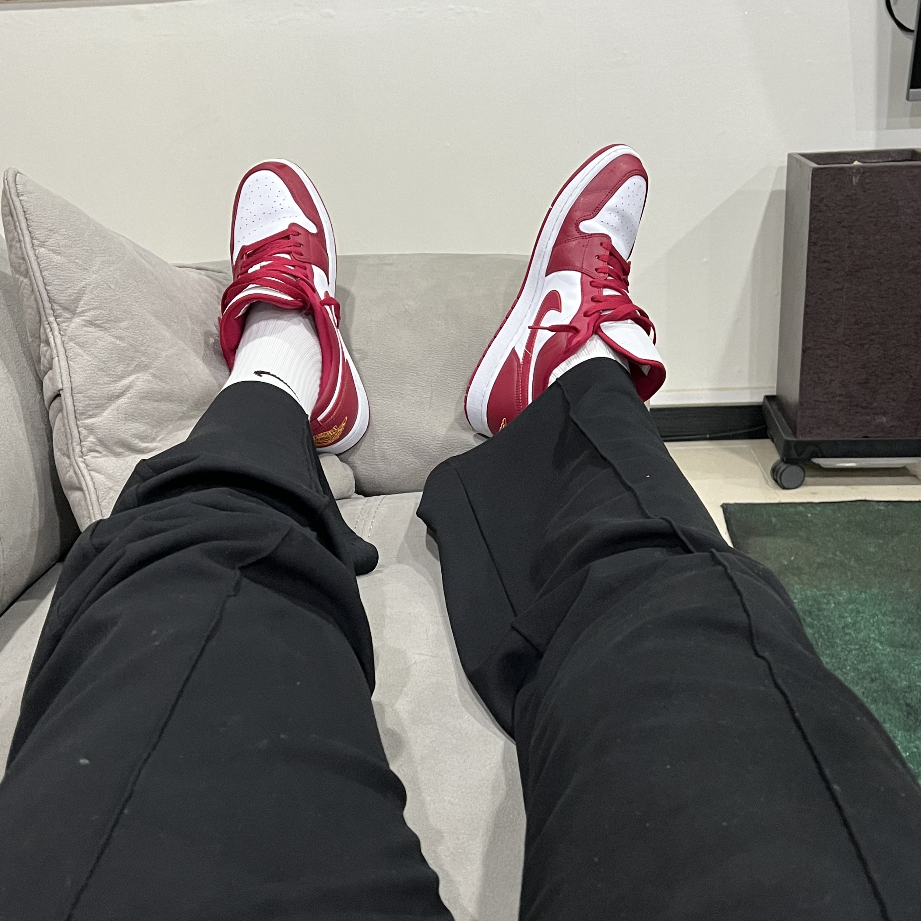 Jordan 1 Low Cardinal Red 착용 스타일