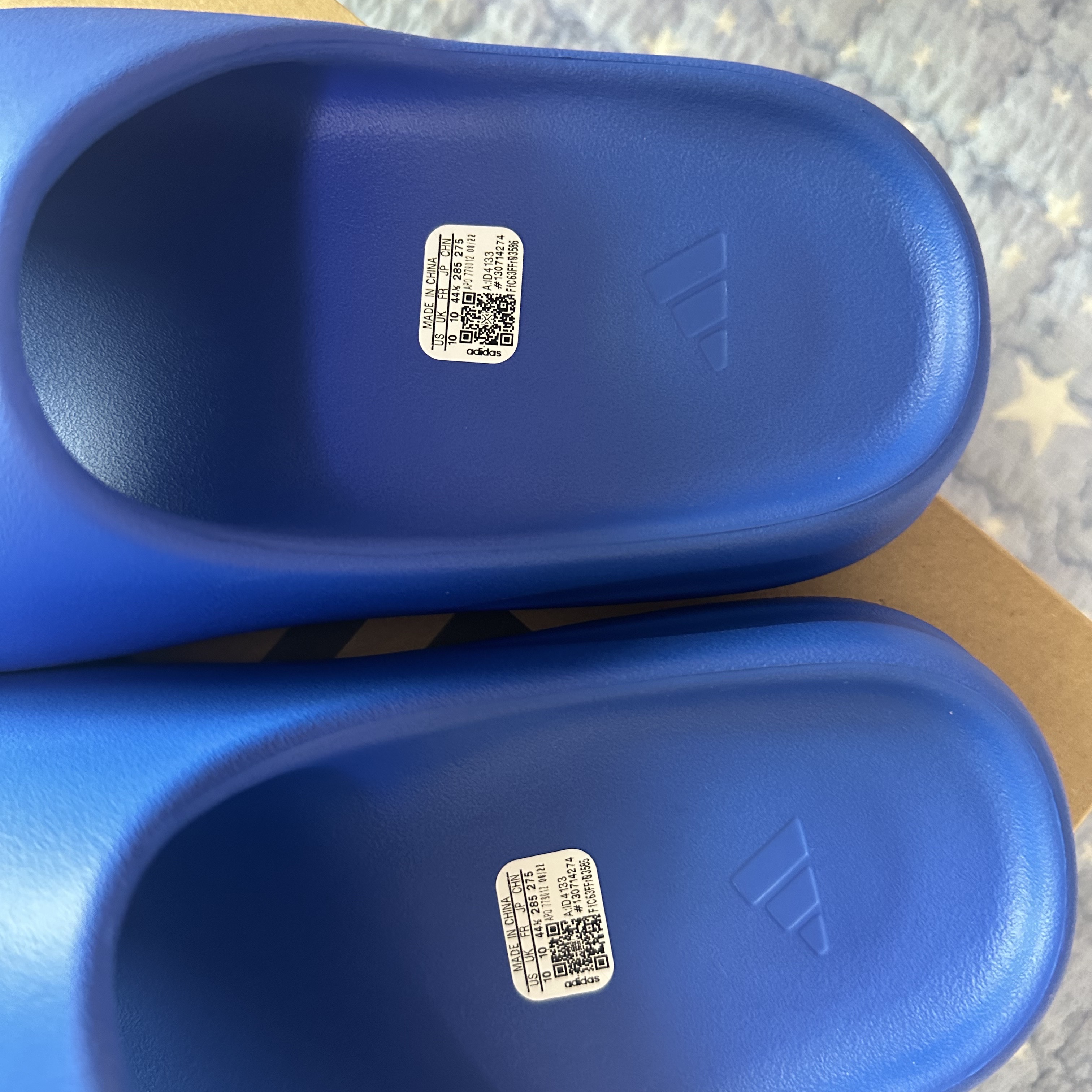 Adidas Yeezy Slide Azure 착용 스타일 - 3