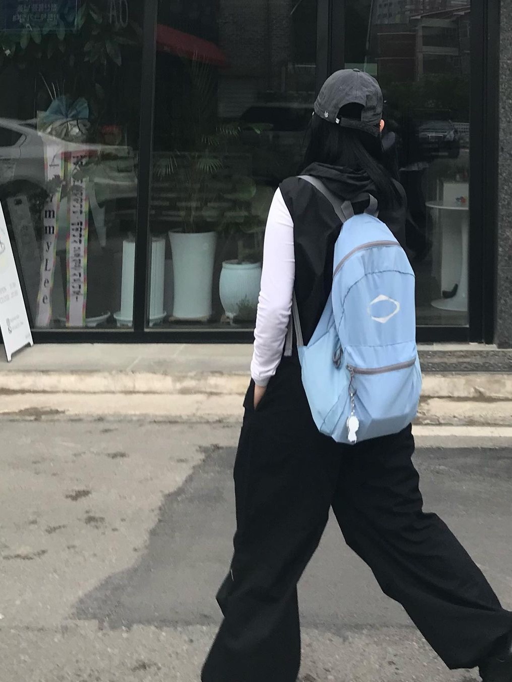 Mischief Rhombus Light Weight Backpack Greyish Blue - The Hyundai Seoul Exclusive 착용 스타일