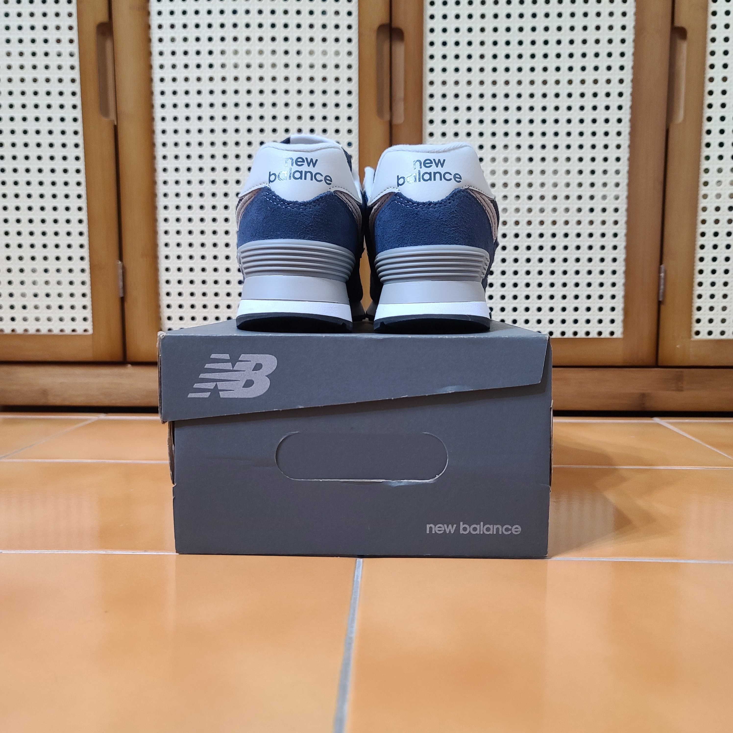 New Balance 574 Navy - D Standard 착용 스타일 - 3