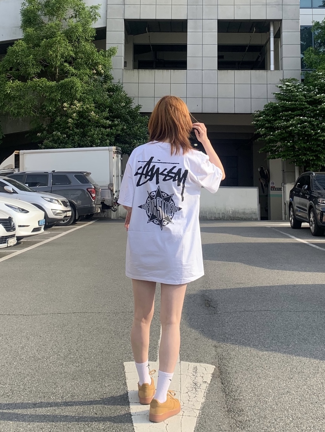 스투시 x 갱 스타 테이크 잇 퍼스널 티셔츠 화이트, (GS) 나이키 에어포스 1 LV8 3 위트 착용 스타일 - 2