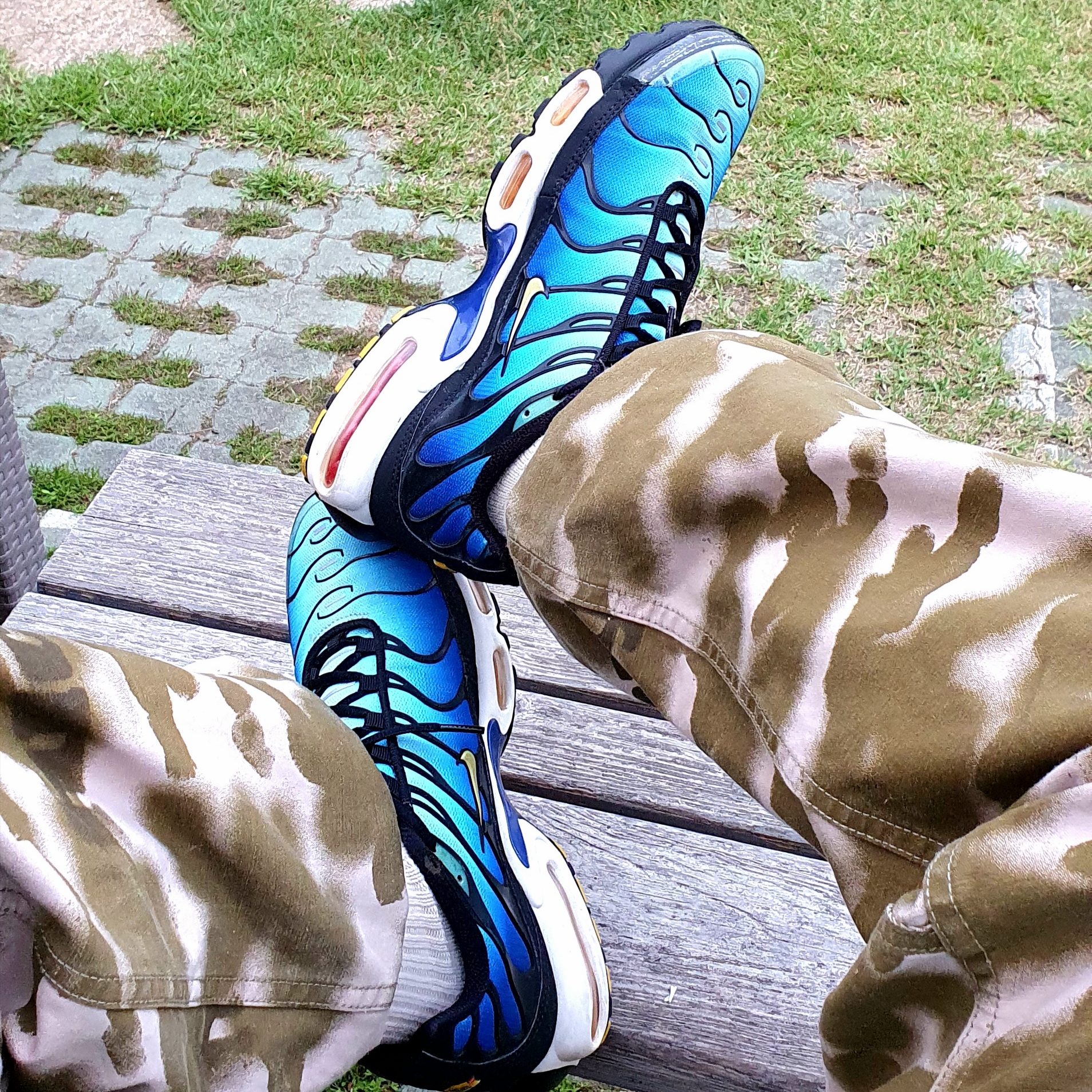 Nike Air Max Plus TN Ultra Hyper Blue 착용 스타일 - 5