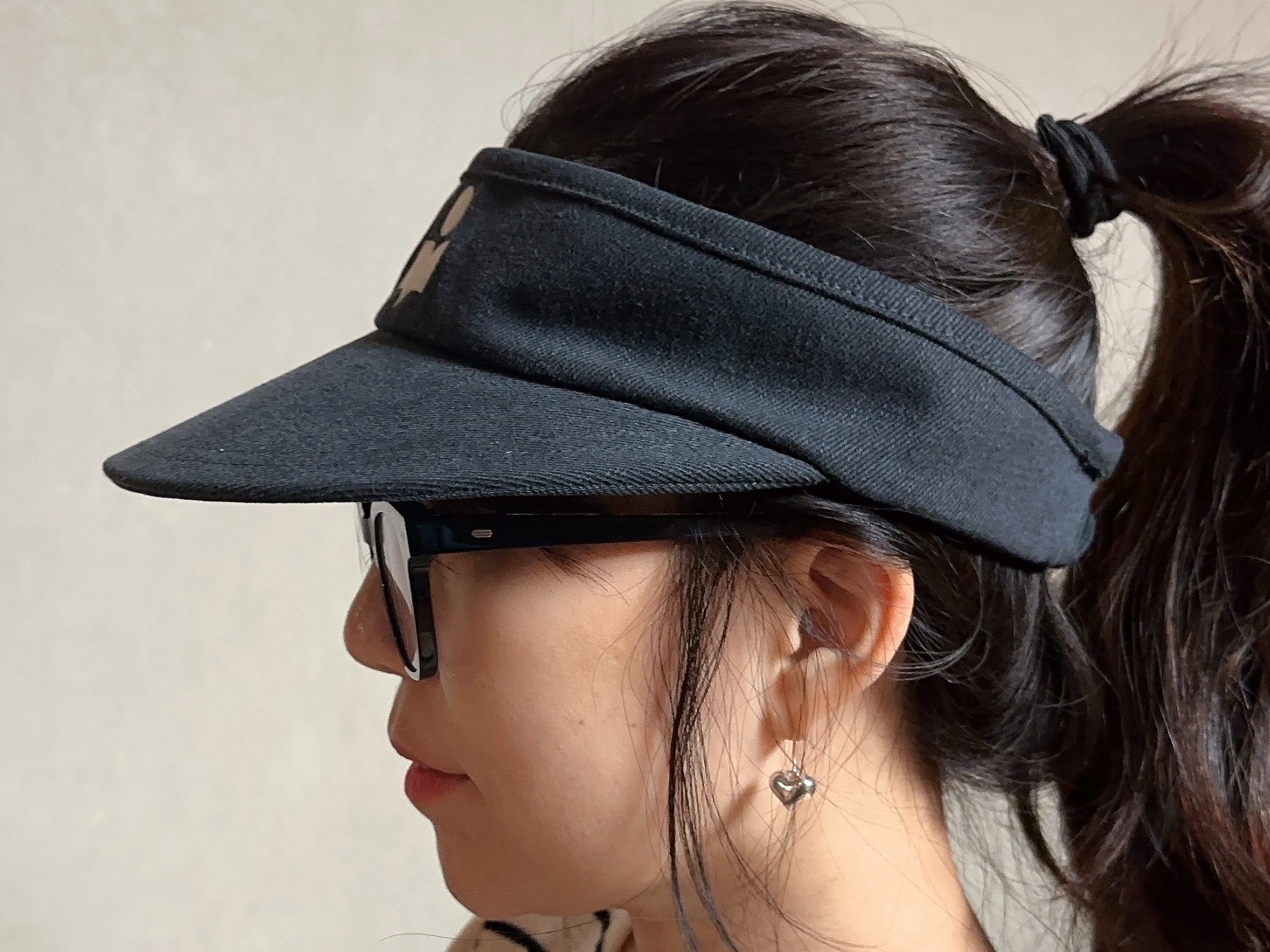 (W) Isabel Marant Tyry Visor Cap Grey - 23SS 착용 스타일 - 2