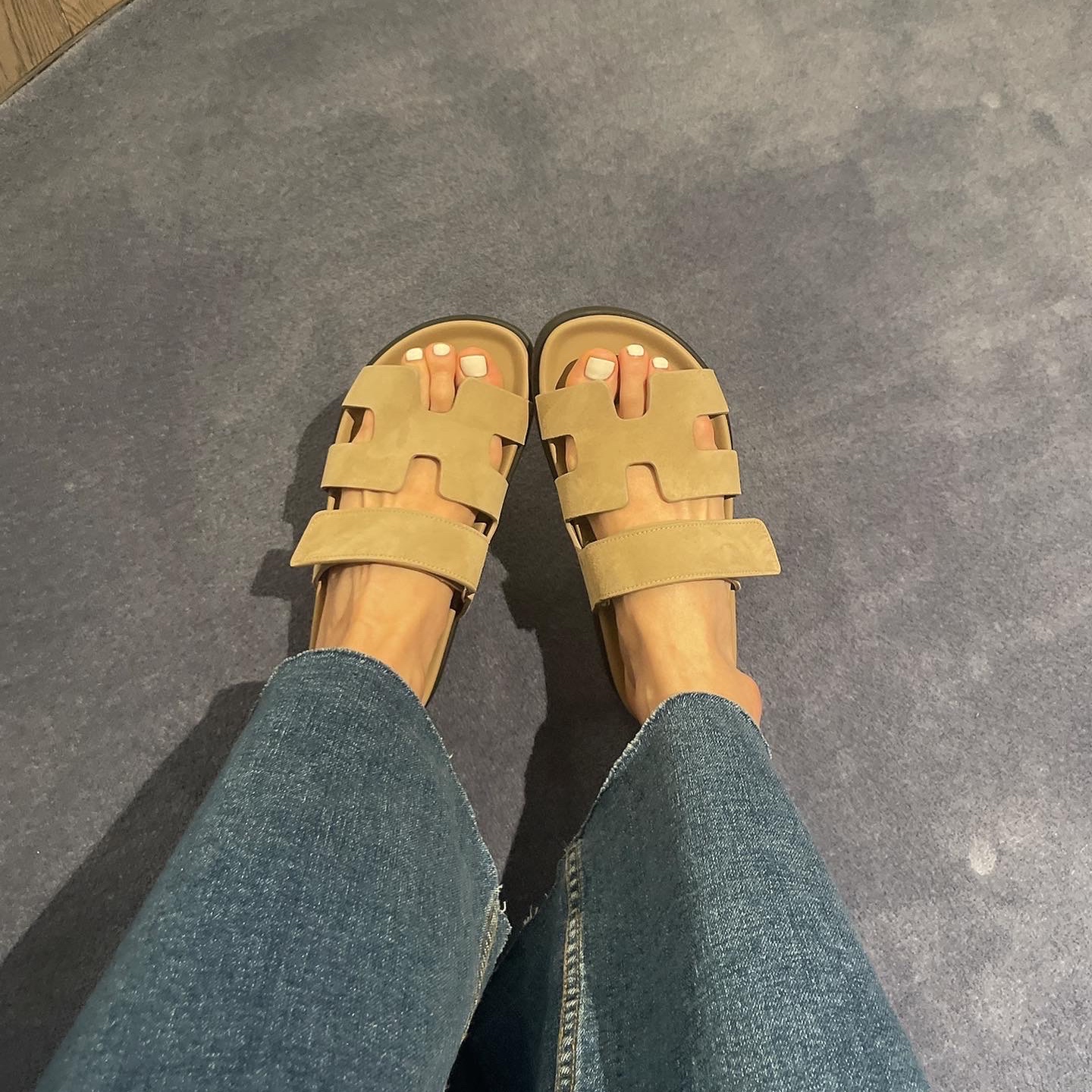 (W) Hermes Chypre Sandal Suede Goatskin & Beige Argile 착용 스타일
